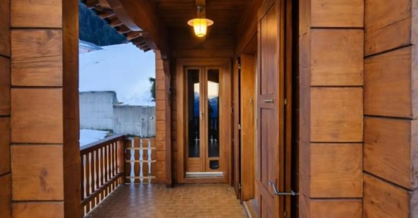Chalet with Stunning Mountain Views - Photo 5 of 10