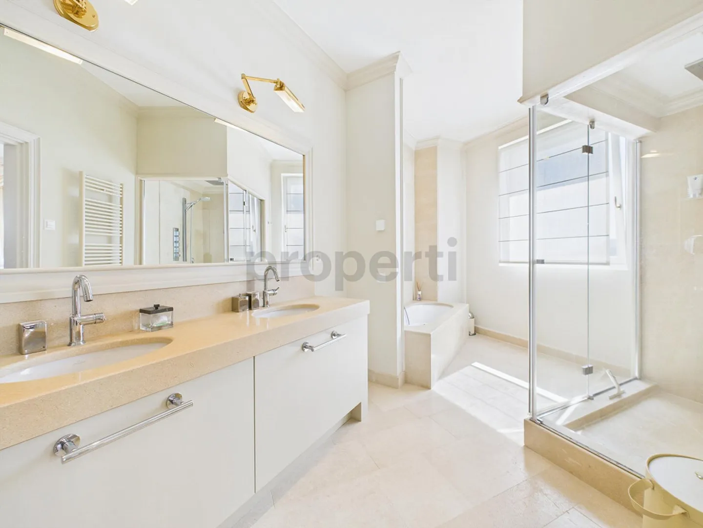 Luxury property with lake view and exclusive amenities in a 5-star resort - Photo 8 of 14