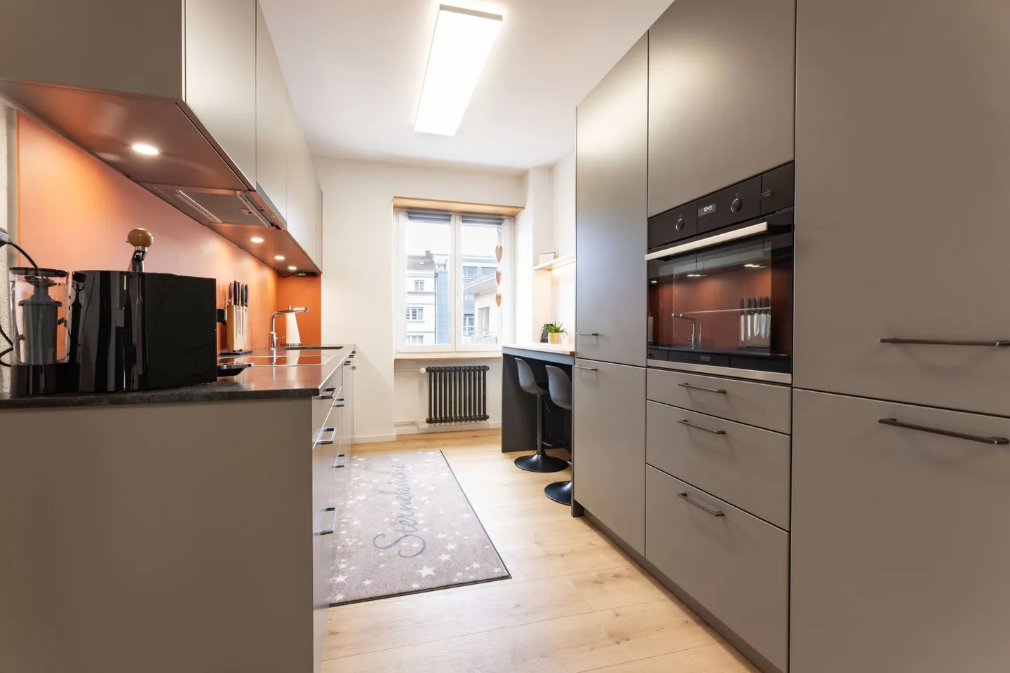 Modern Living Experience with Far-Reaching Views - Renovated 3.5 Room Apartment on the 5th Floor - Photo 2 of 8