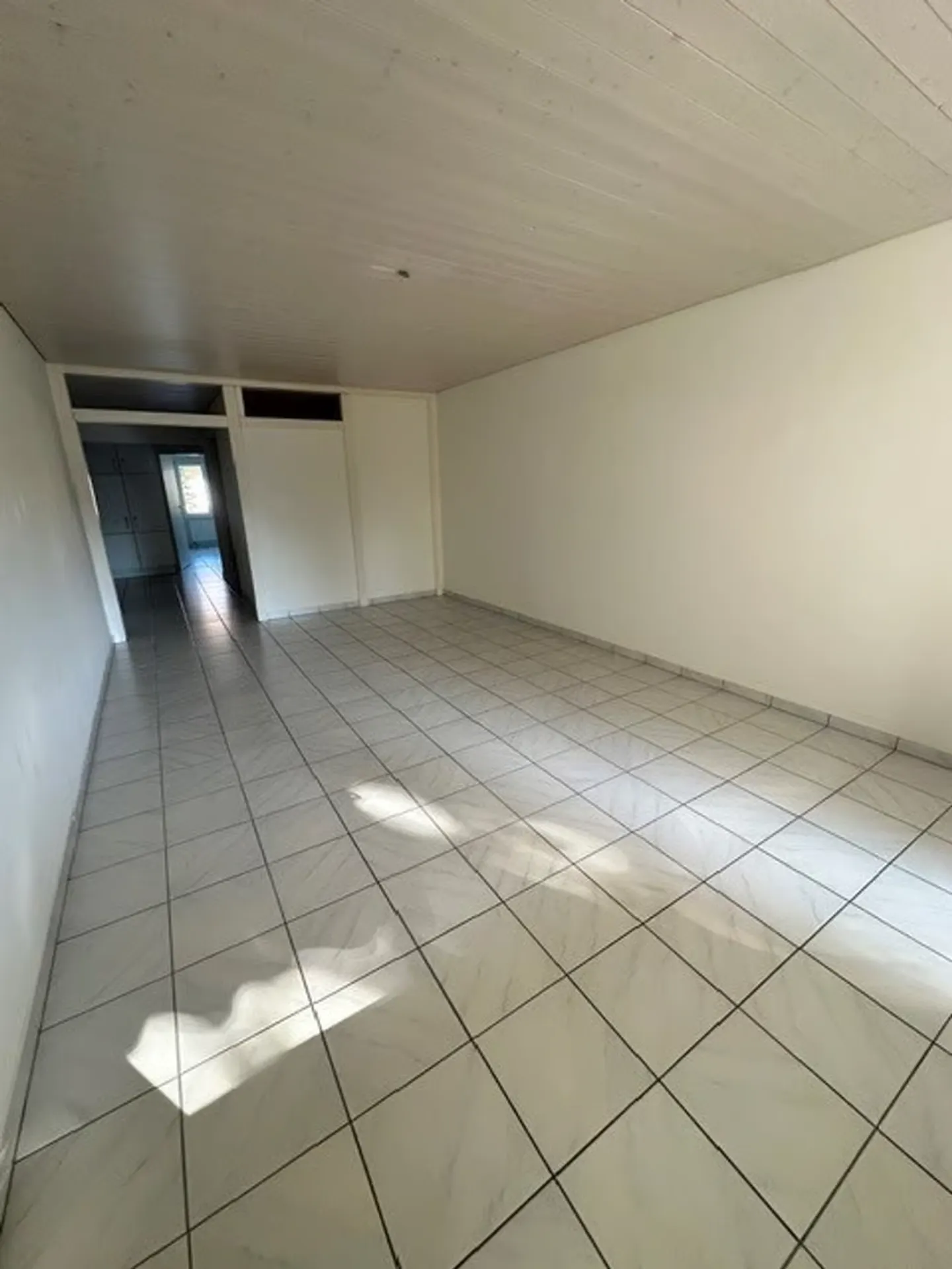 Luminoso appartamento di 4,5 stanze nel tranquillo Schwadernau - Foto 5 di 13