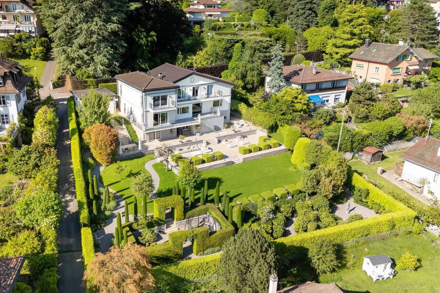 Prestigeträchtige Residenz in einem Wohngebiet - Foto 1 von 13