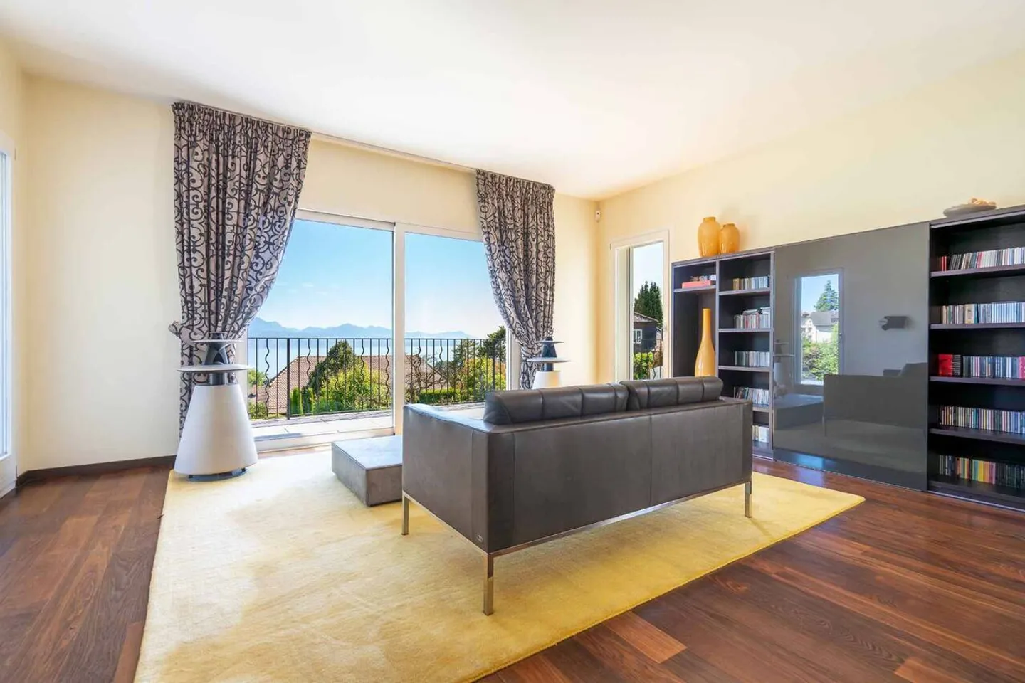 Prestigeträchtige Residenz in einem Wohngebiet - Foto 3 von 13