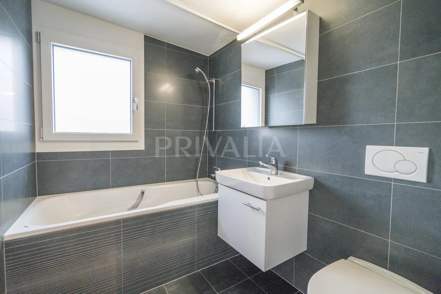 Bella casa a schiera in stile contemporaneo con giardino - Foto 7 di 10