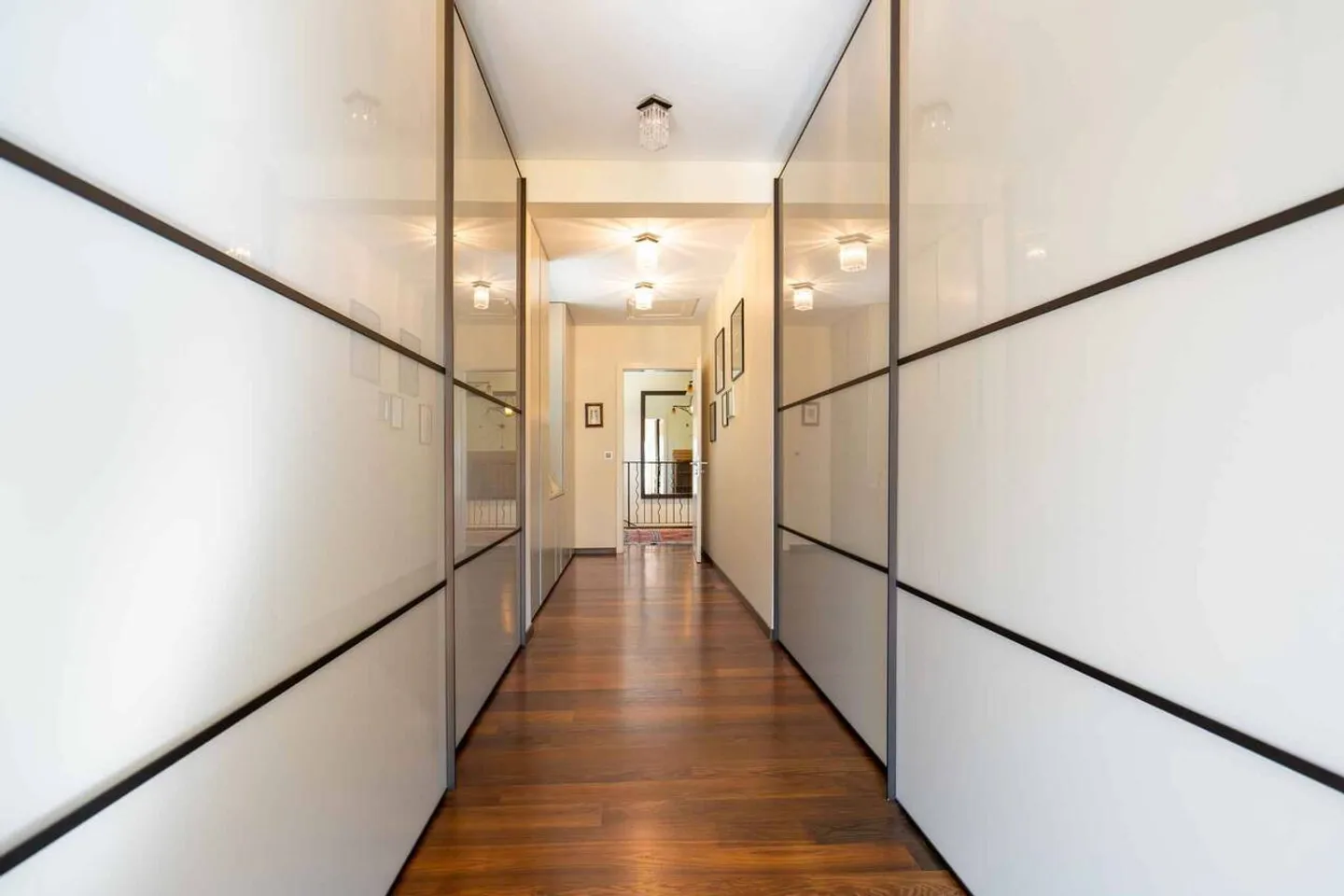 Prestigeträchtige Residenz in einem Wohngebiet - Foto 6 von 13