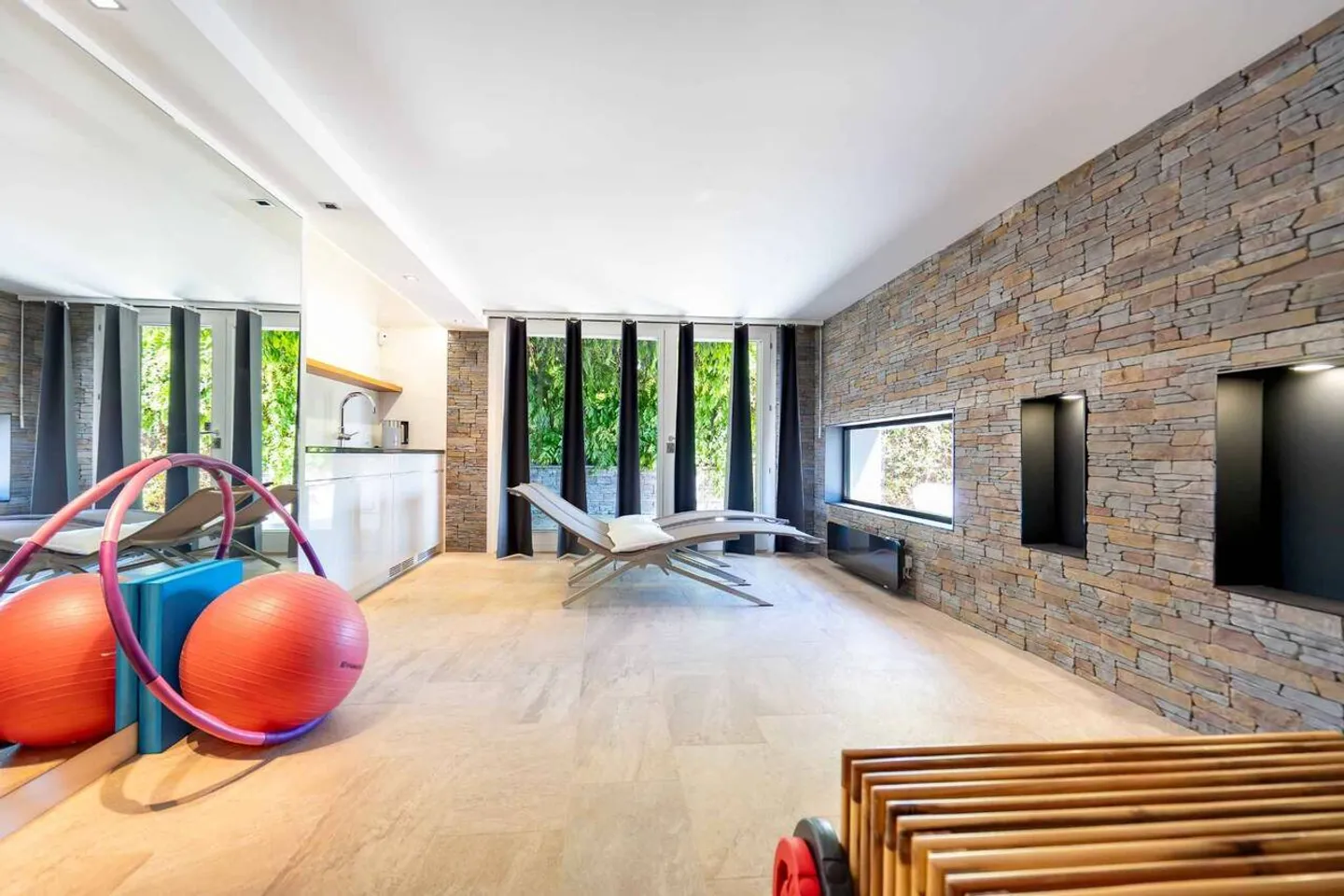 Prestigeträchtige Residenz in einem Wohngebiet - Foto 9 von 13