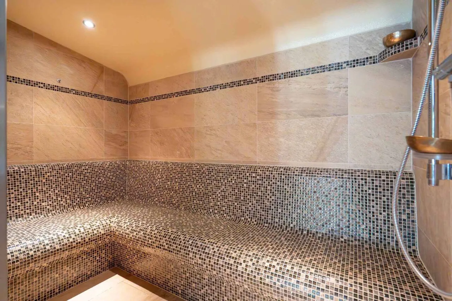 Prestigeträchtige Residenz in einem Wohngebiet - Foto 12 von 13