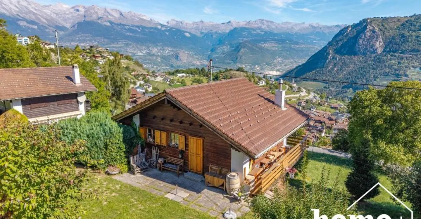 Chalet individuel de 4,5 pièces avec panorama exceptionnel à 10 mn de Sion - Photo 1 sur 13