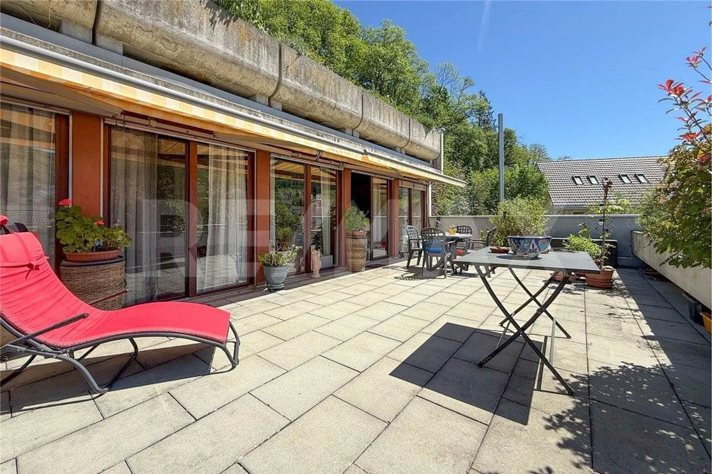Appartamento con terrazza con vista spettacolare e giardino aggiuntivo a Zei... - Foto 2 di 13