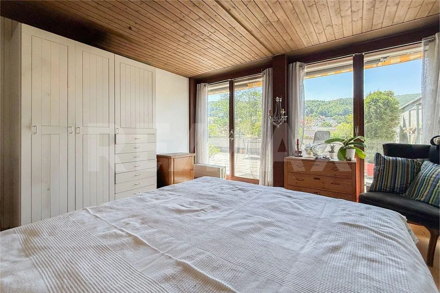 Appartamento con terrazza con vista spettacolare e giardino aggiuntivo a Zei... - Foto 5 di 13