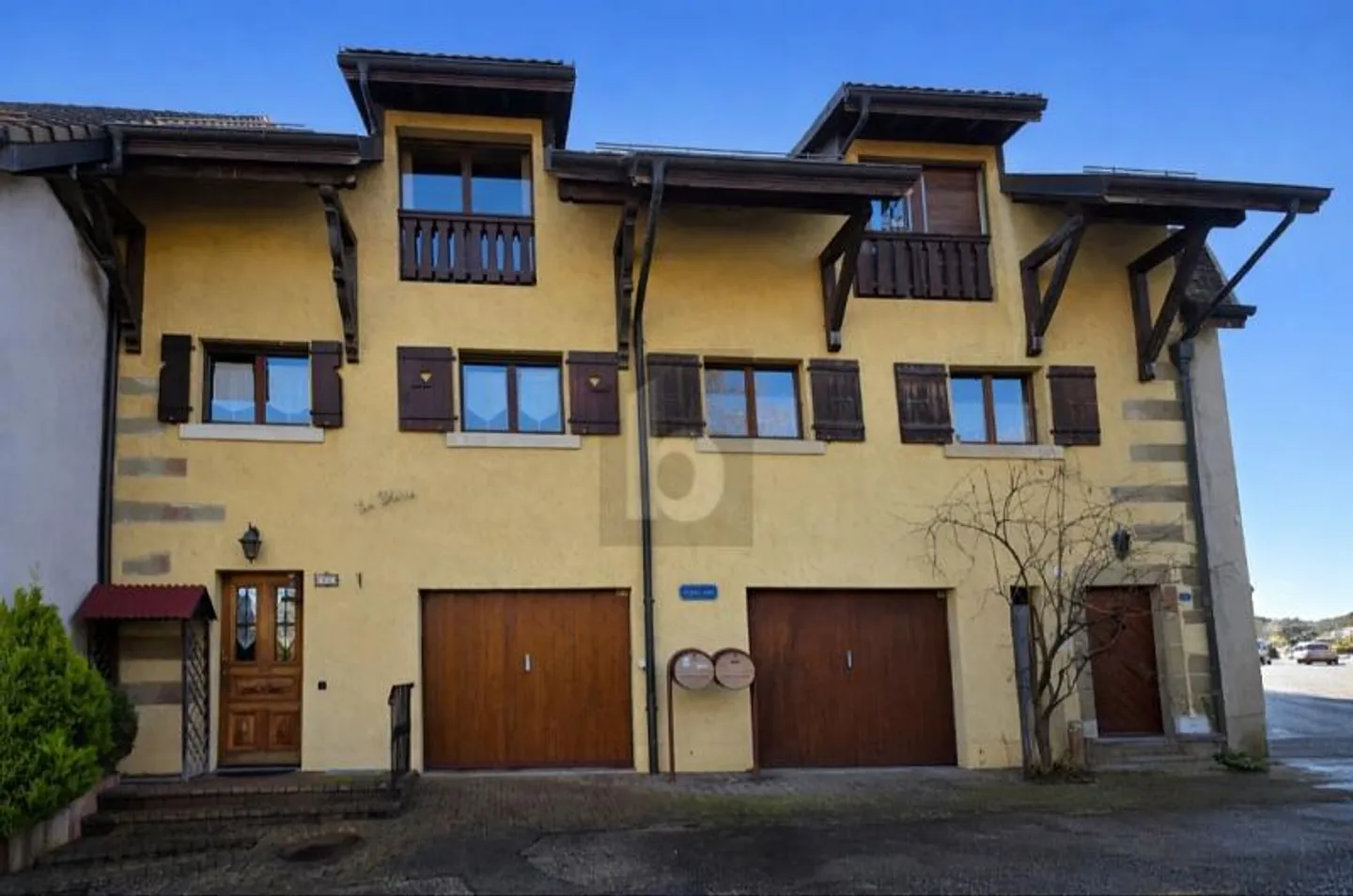 CHIC, SPACIOUS AND IDEALLY LOCATED - Photo 1 of 6