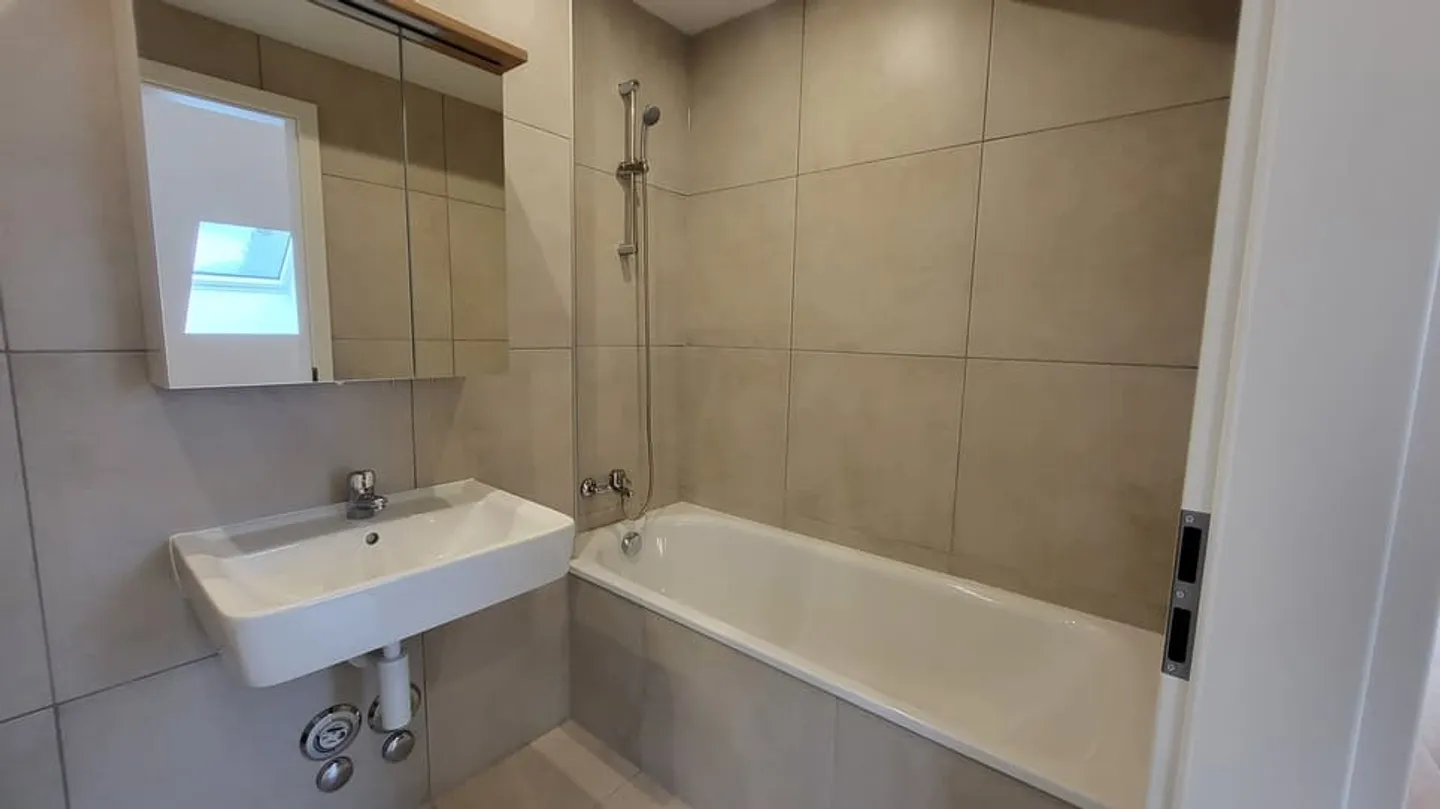 Charming apartment under the roofs with 2.5 rooms in Val-de-Travers - Photo 8 of 10