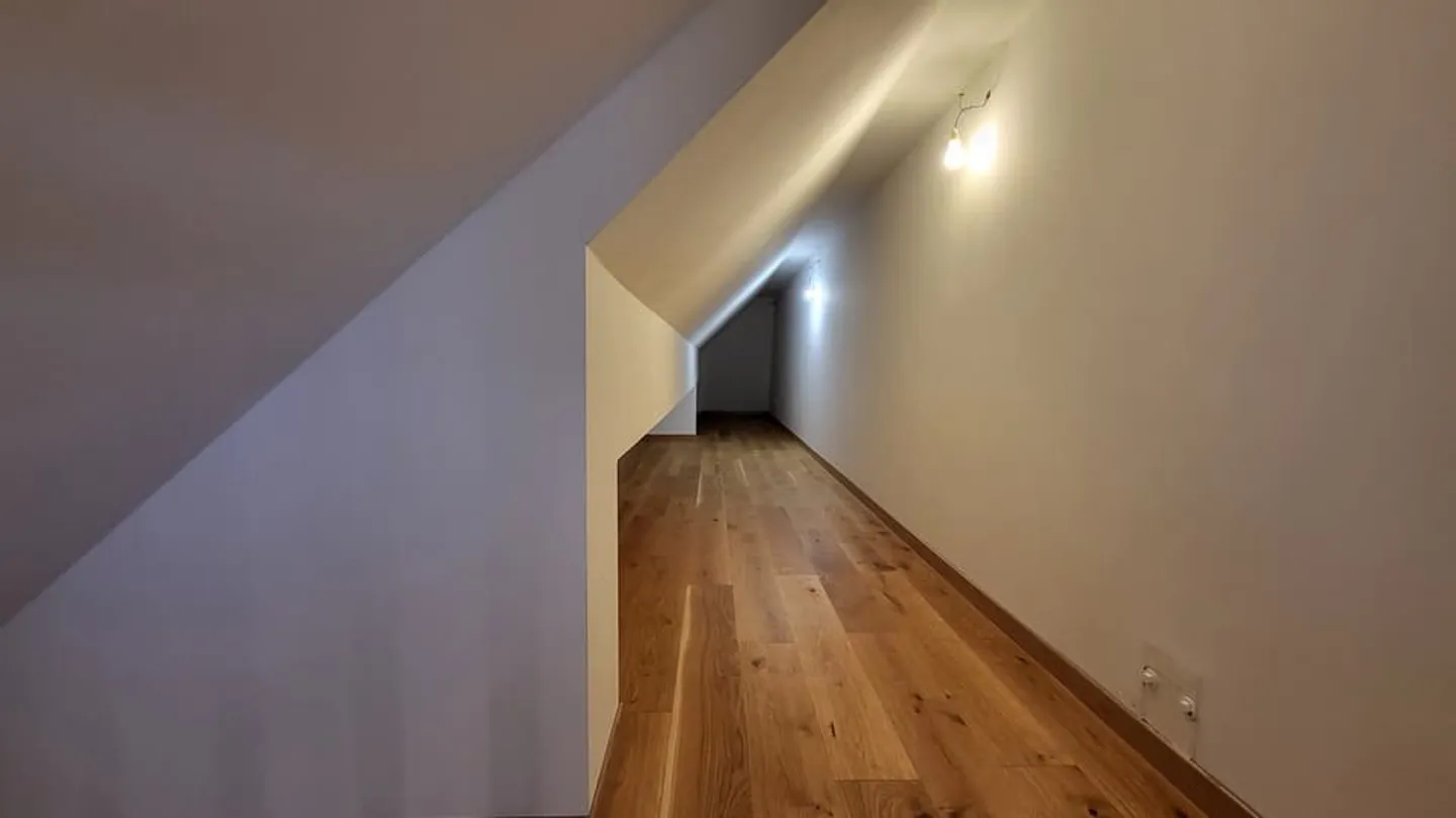 Charming apartment under the roofs with 2.5 rooms in Val-de-Travers - Photo 9 of 10