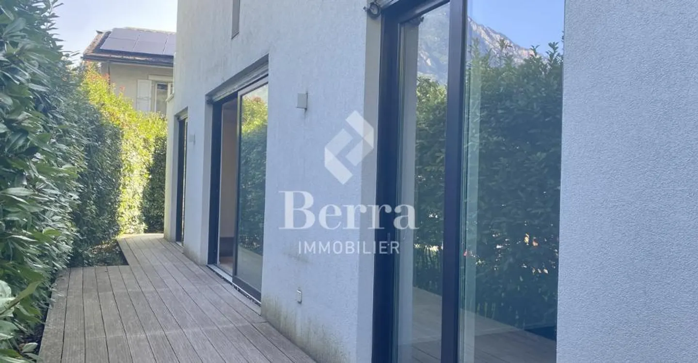 3.5-room apartment of 75 m² – Garden-level with terrace - Photo 3 of 11