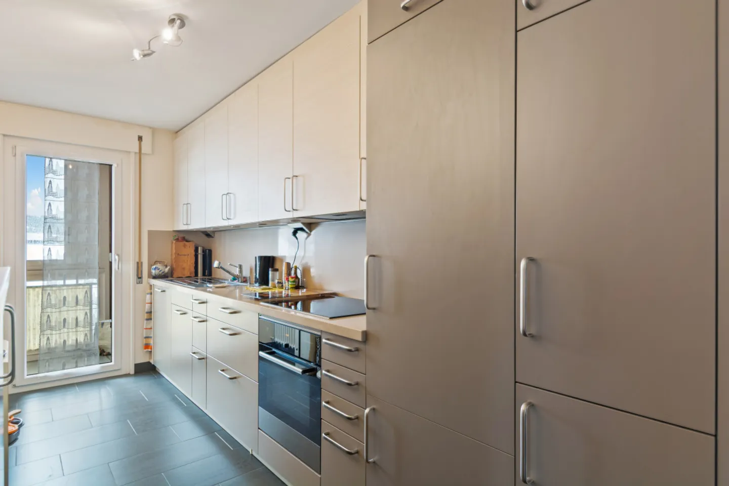 Pièce maîtresse à Le Locle : Espace, Lumière et Vue Panoramique - Photo 7 sur 11