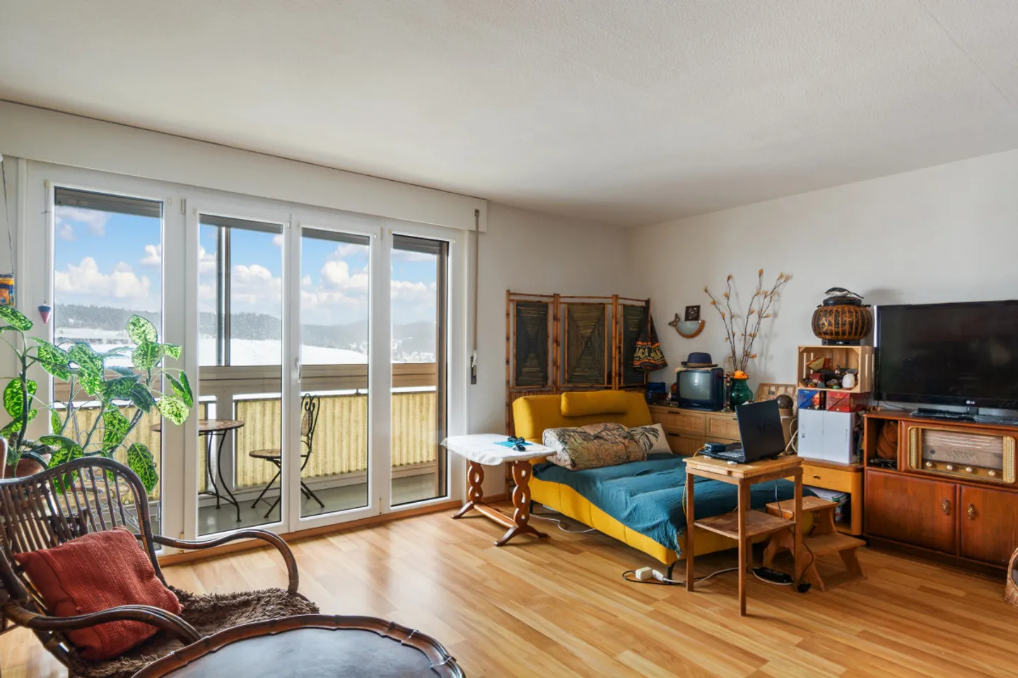 Pièce maîtresse à Le Locle : Espace, Lumière et Vue Panoramique - Photo 4 sur 11