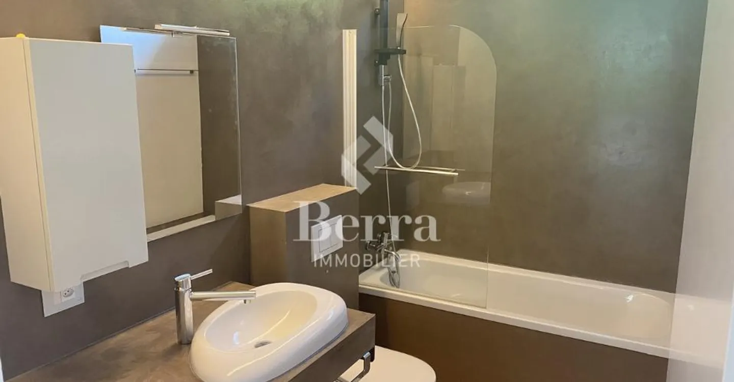 3.5-room apartment of 75 m² – Garden-level with terrace - Photo 8 of 11