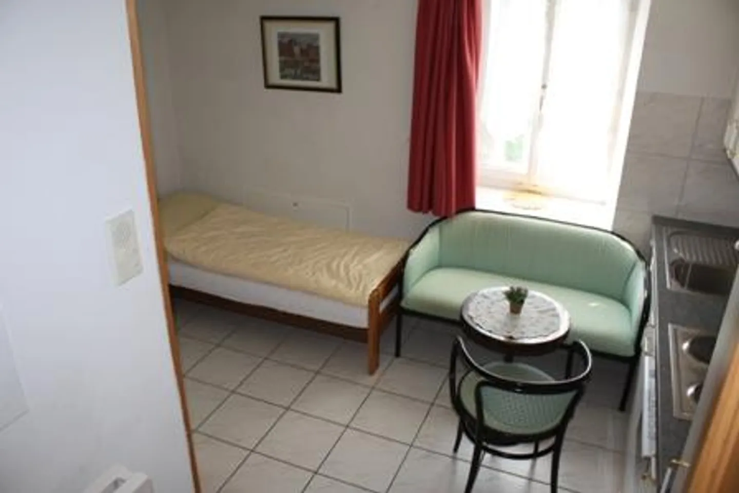 Studio lumineux et meublé - Photo 5 sur 6