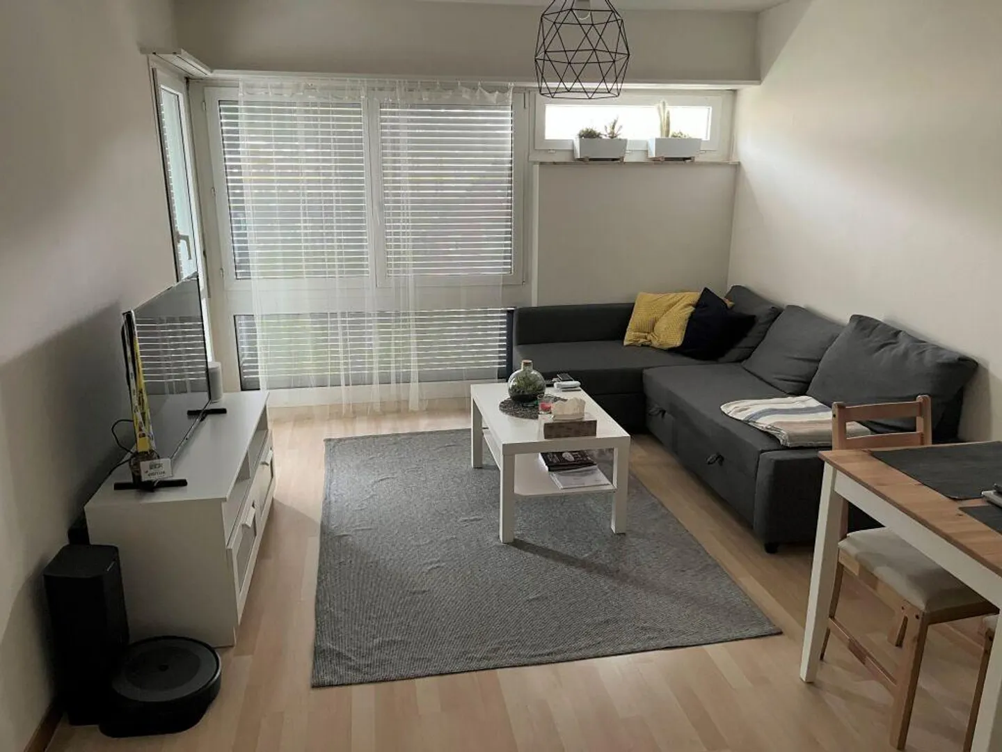 City life at your doorstep - cozy apartment with balcony! - Photo 5 of 9