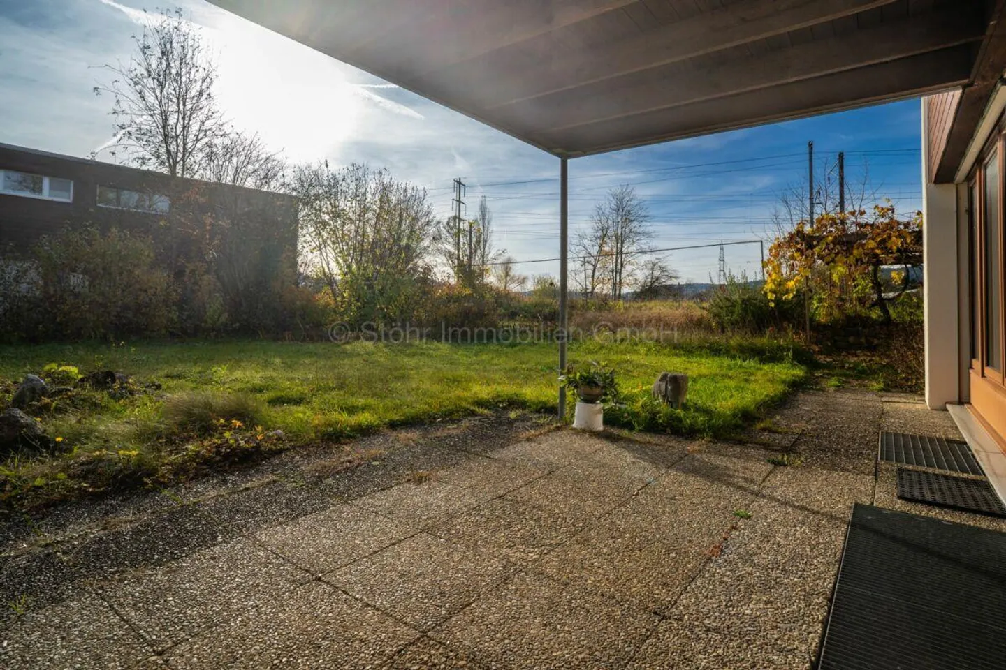 Casa angolare a schiera di 5,5 stanze con ampio spazio circostante - Foto 3 di 20