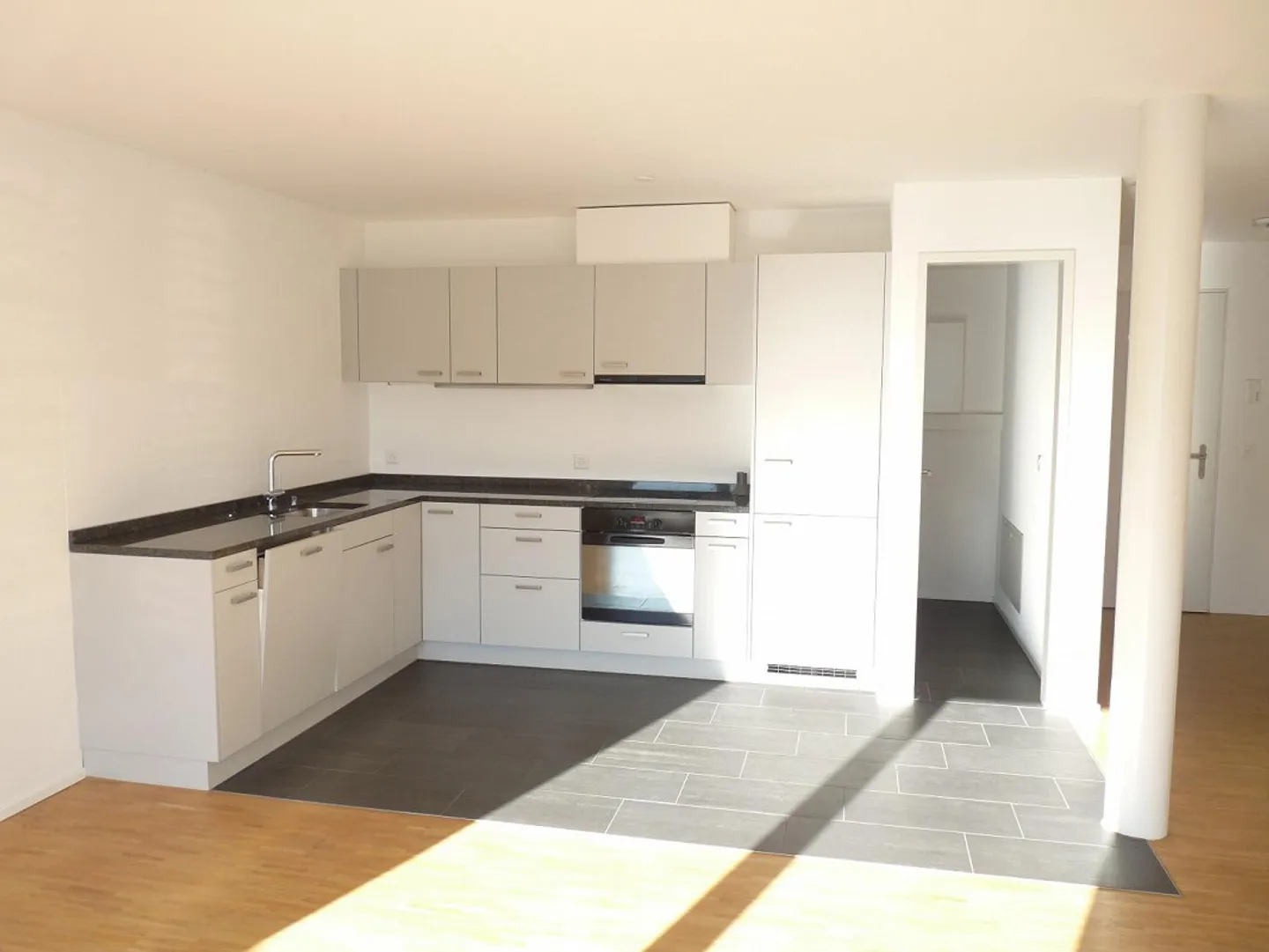 In the city center with a large terrace! - Photo 3 of 8