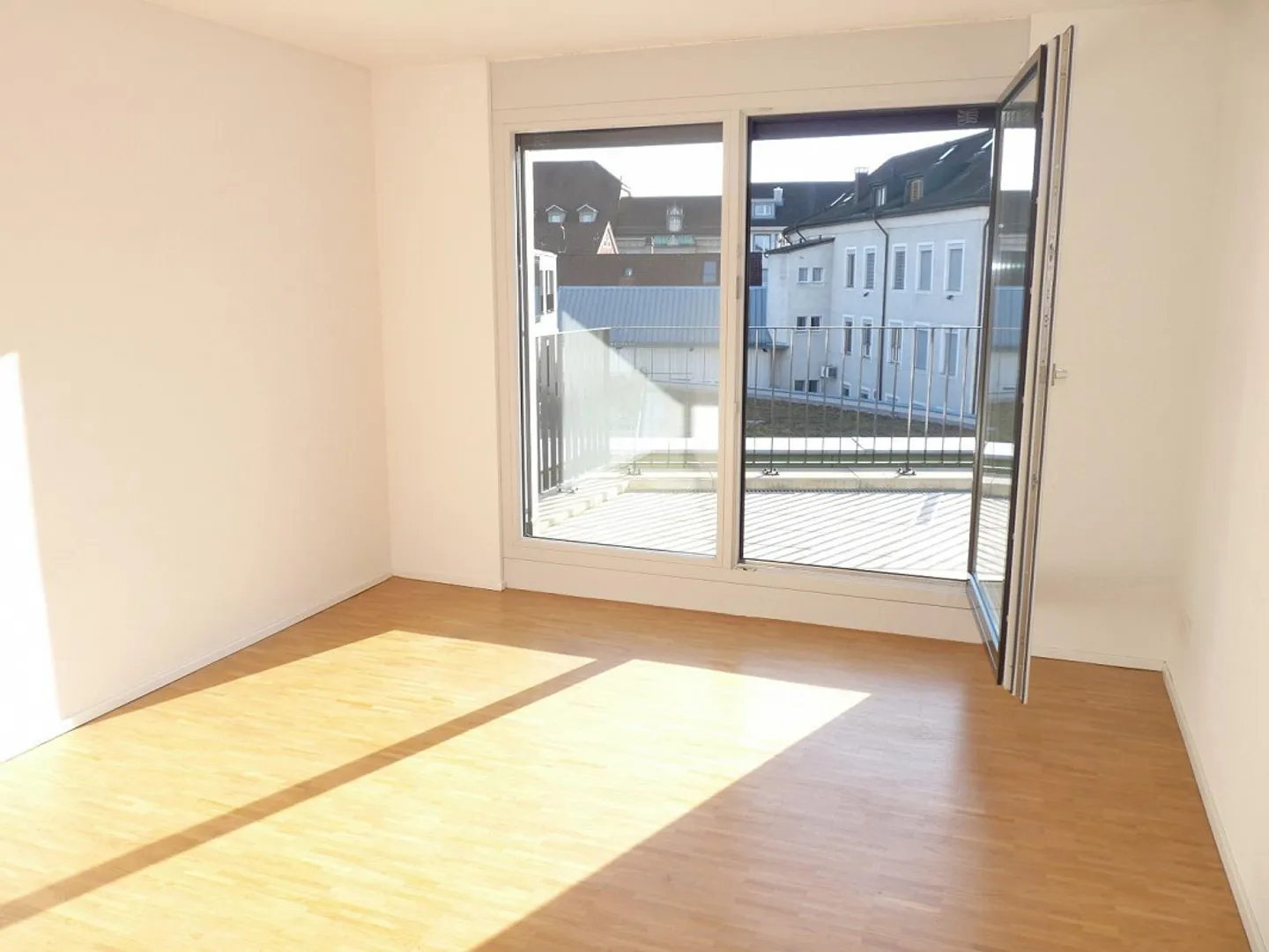 In the city center with a large terrace! - Photo 5 of 8