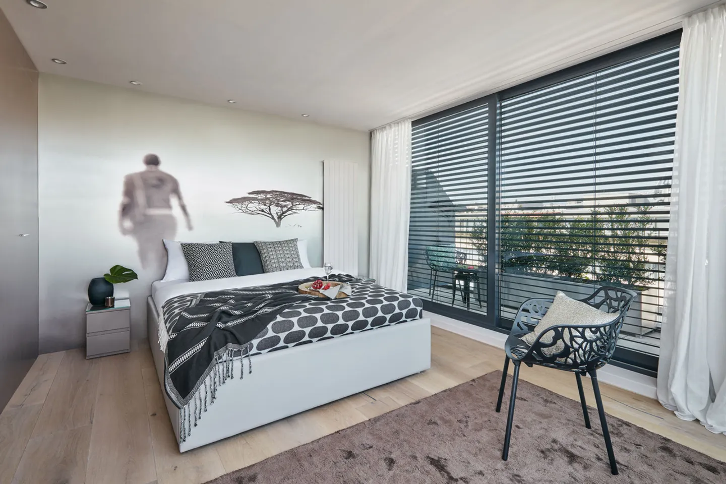 Elegant 4-Room Apartment in Geneva - Photo 1 of 4