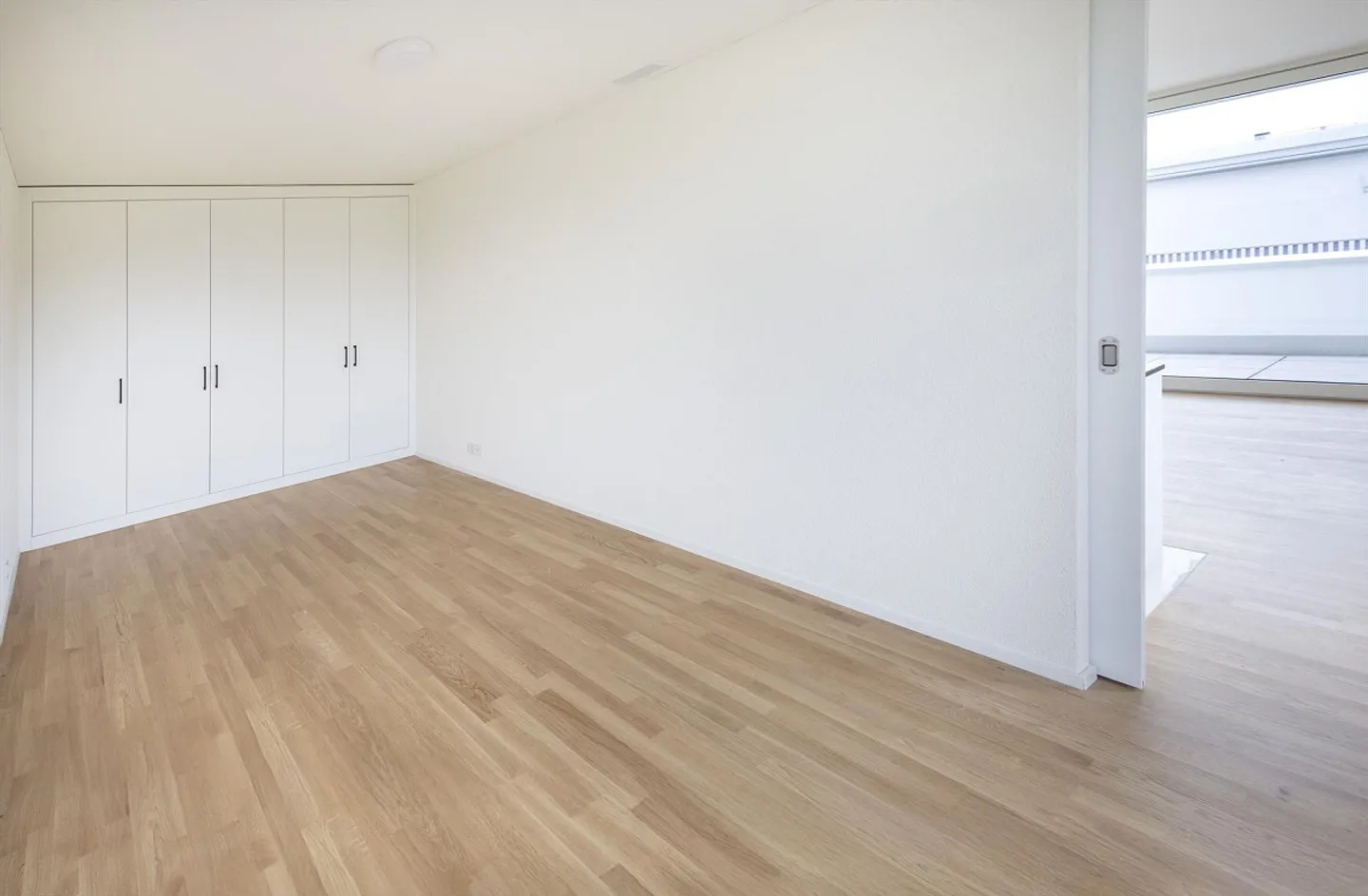 Attractive 3.5-room penthouse apartment with large terrace - Photo 8 of 9