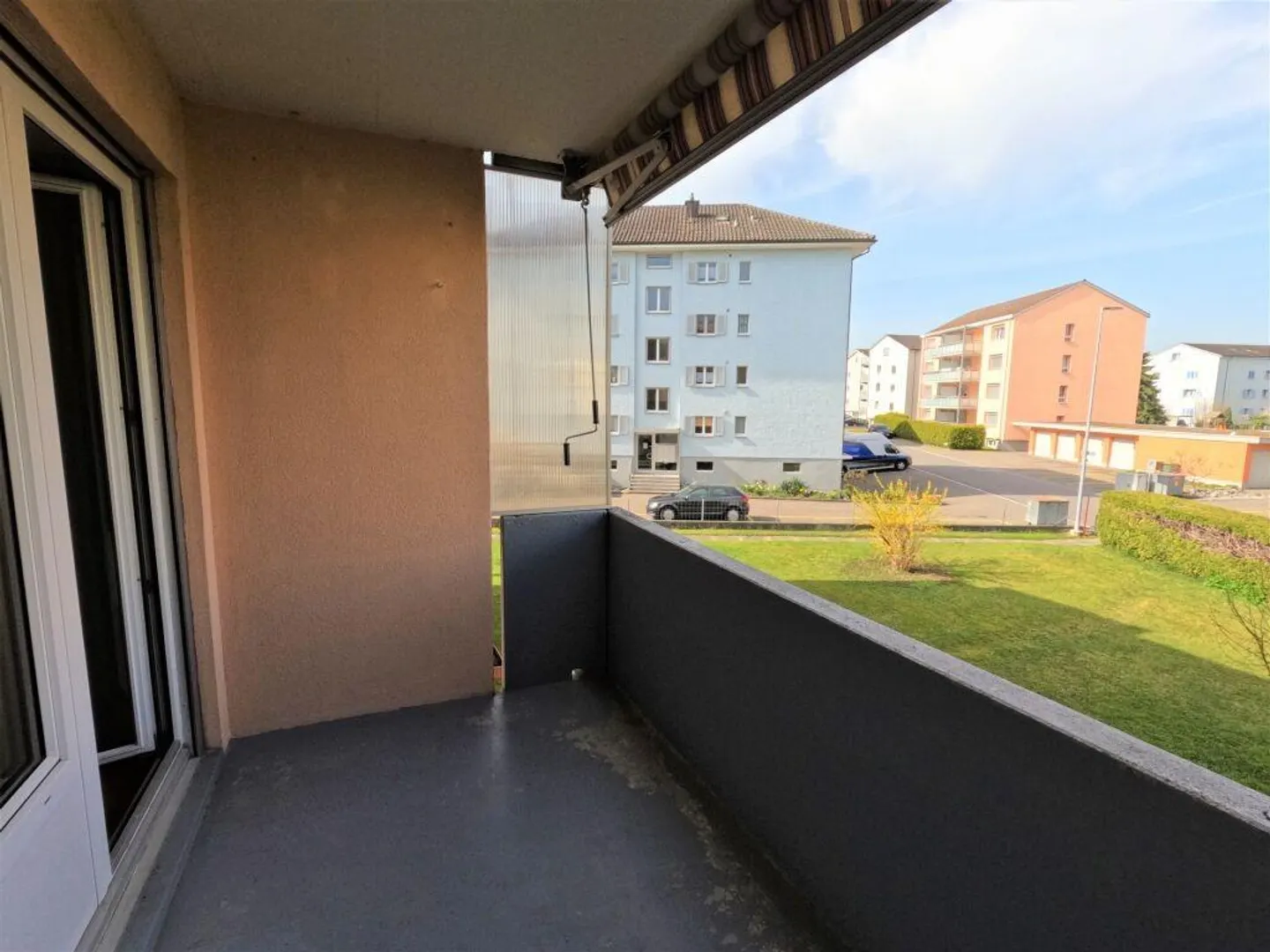 Vie confortable près de la gare - Appartement 2 pièces avec balcon - Photo 5 sur 6