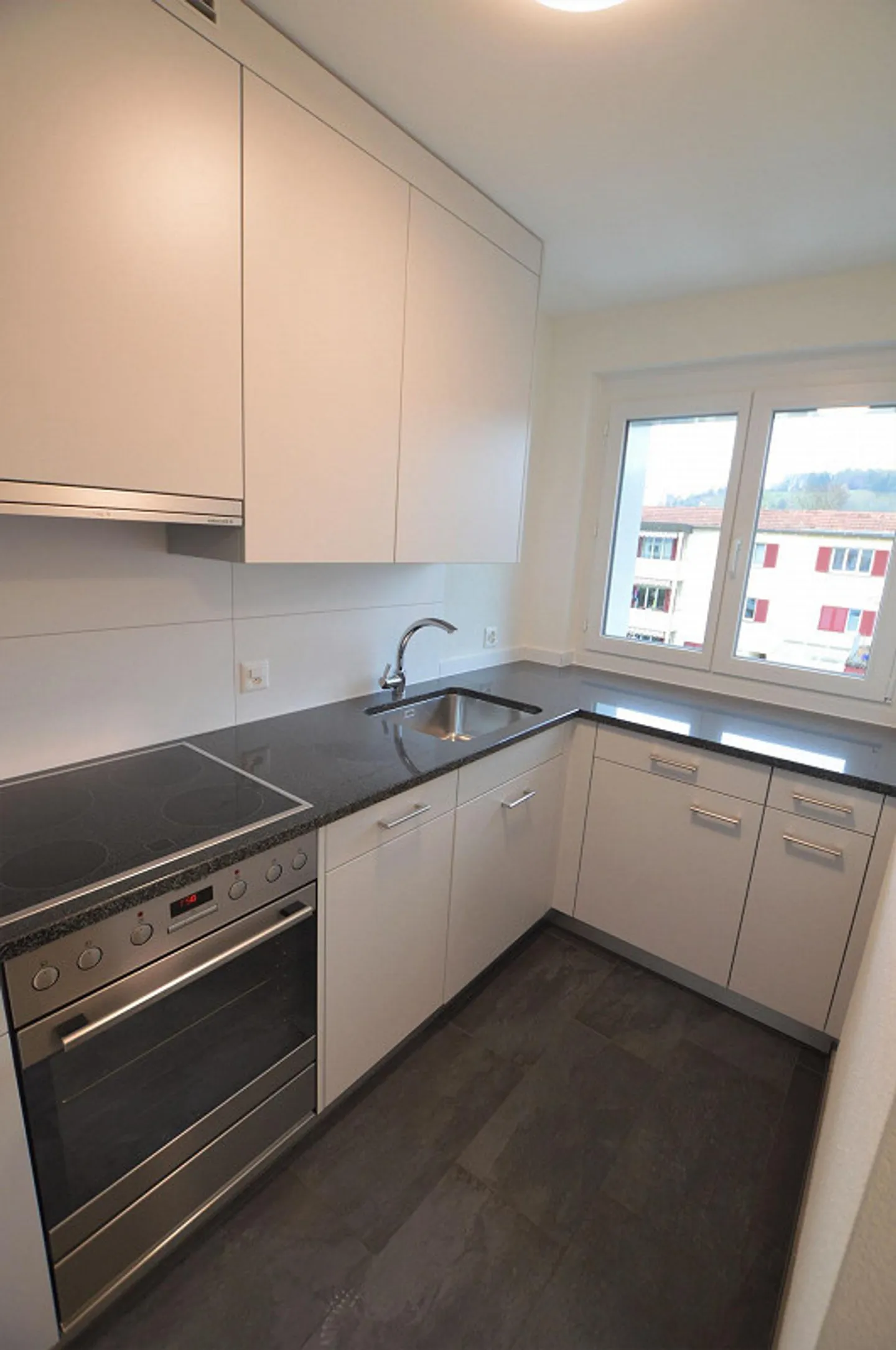 Moderne 2.5 Zimmerwohnung - Foto 3 von 9