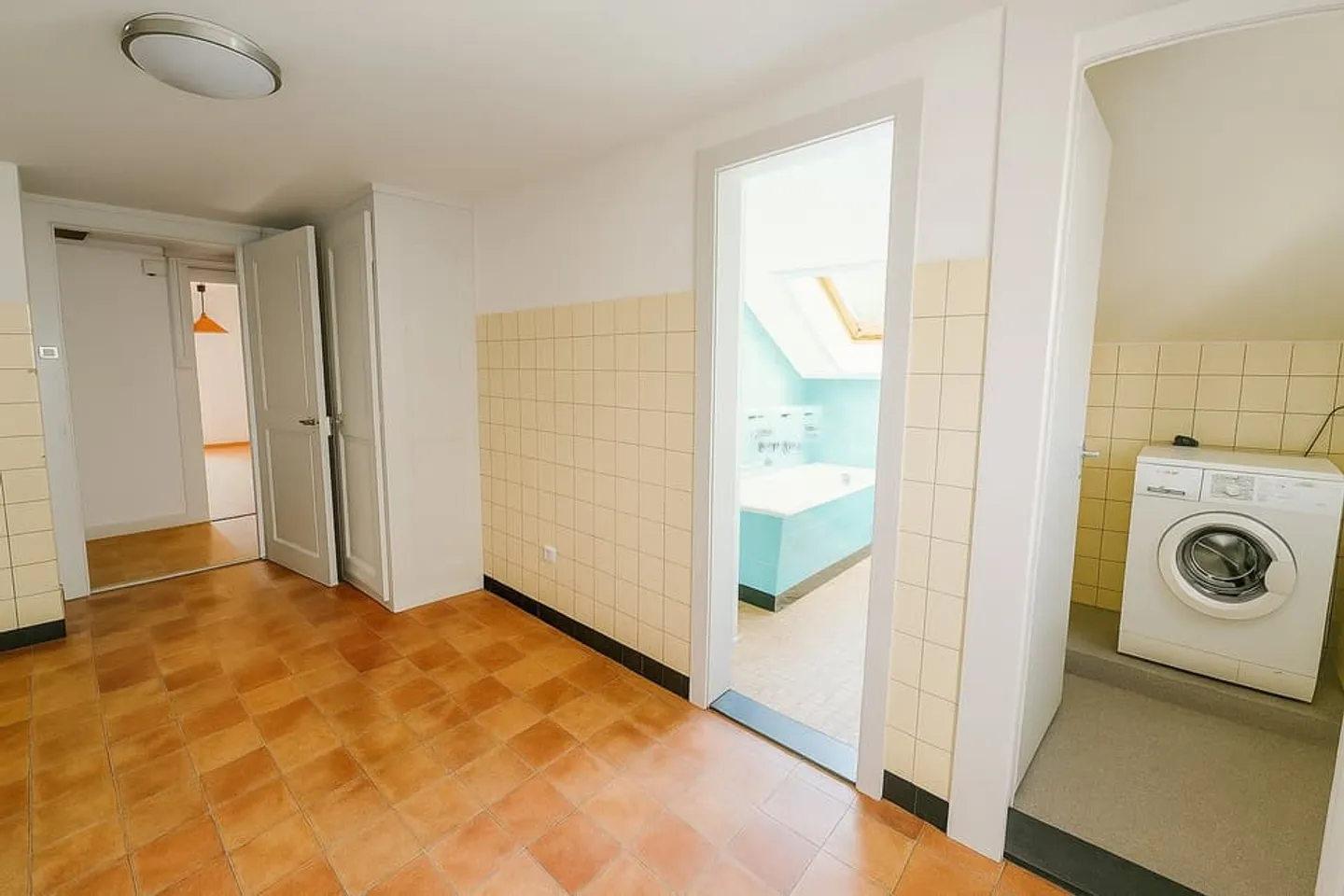 Charming renovated 2-room apartment in Laténa - Photo 5 of 8