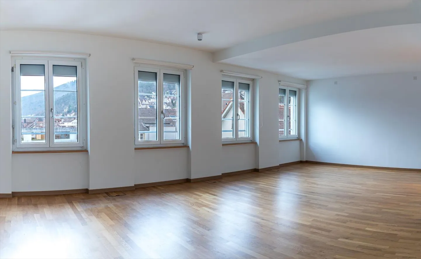 Appartement en duplex moderne et spacieux de 3,5 pièces au centre-ville - Photo 2 sur 13