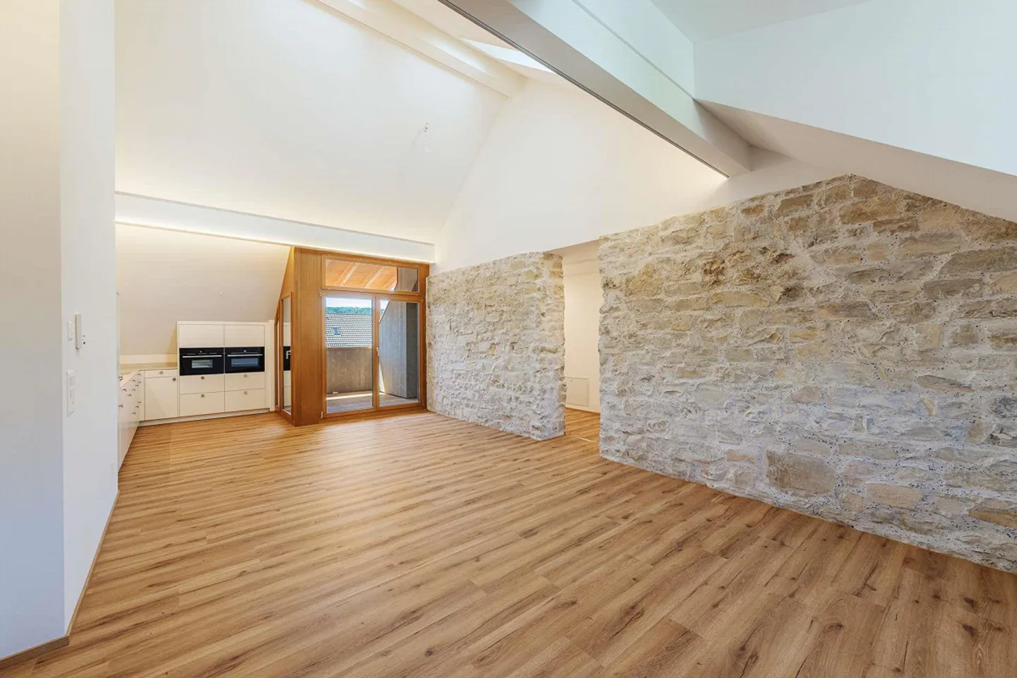 À Zinggen : le charme des vieux bâtiments rencontre la qualité de vie moderne. - Photo 1 sur 10