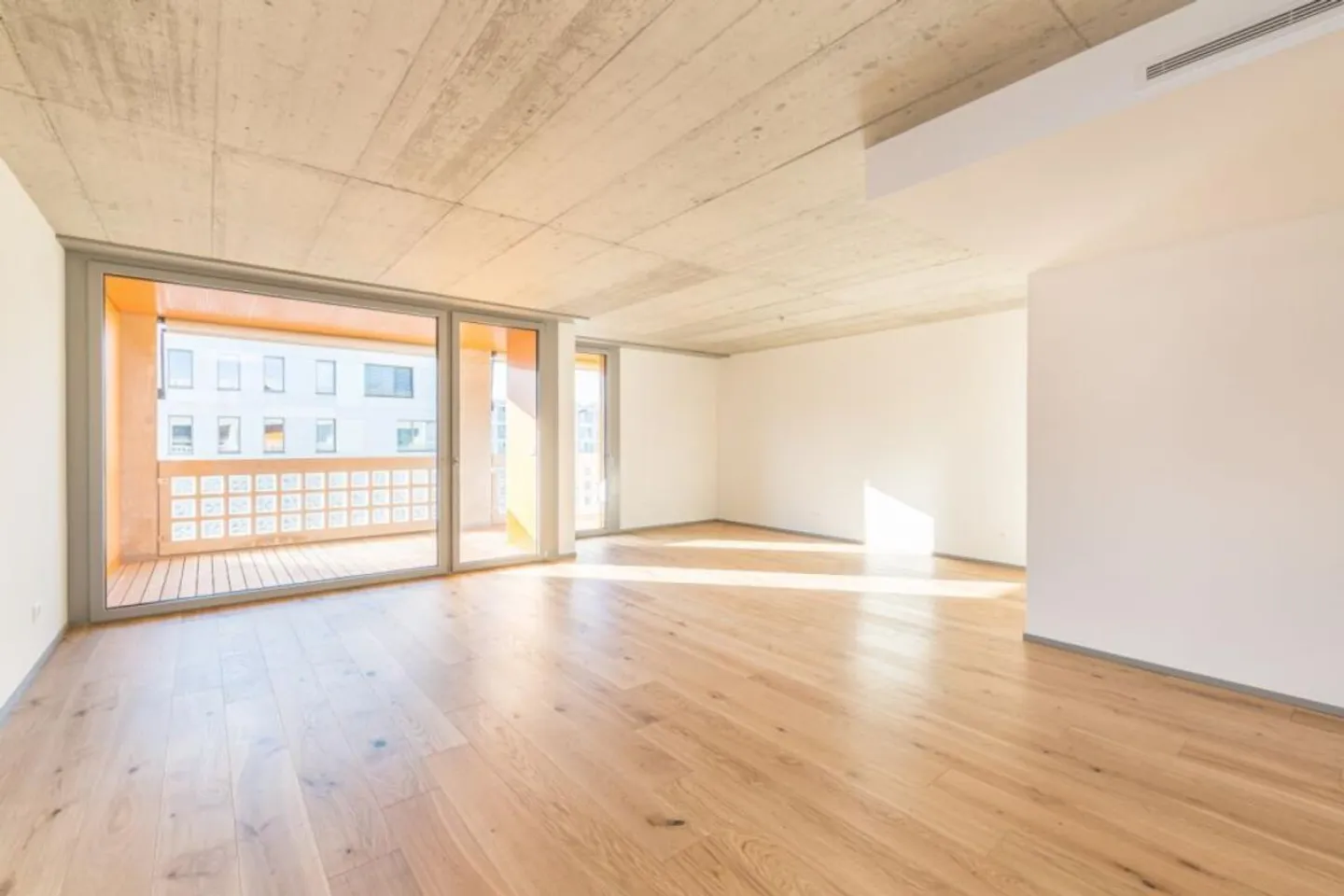 Appartement moderne avec de nombreux avantages - Photo 2 sur 4