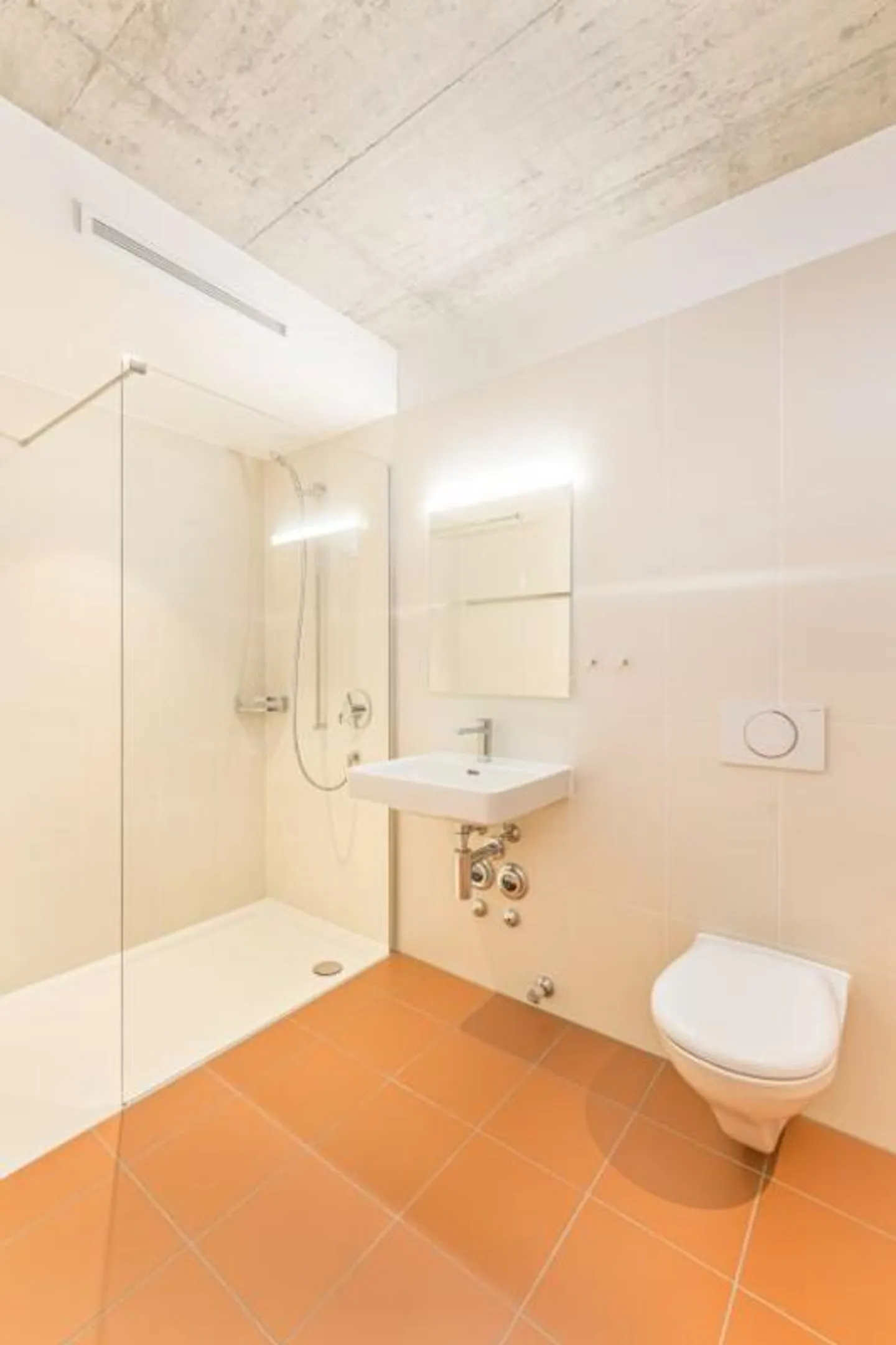 Appartement moderne avec de nombreux avantages - Photo 4 sur 4