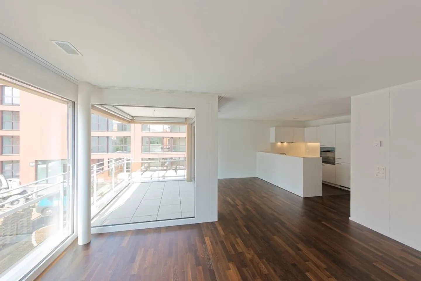 MODERN LIVING NEAR TRAIN STATION - Photo 4 of 7