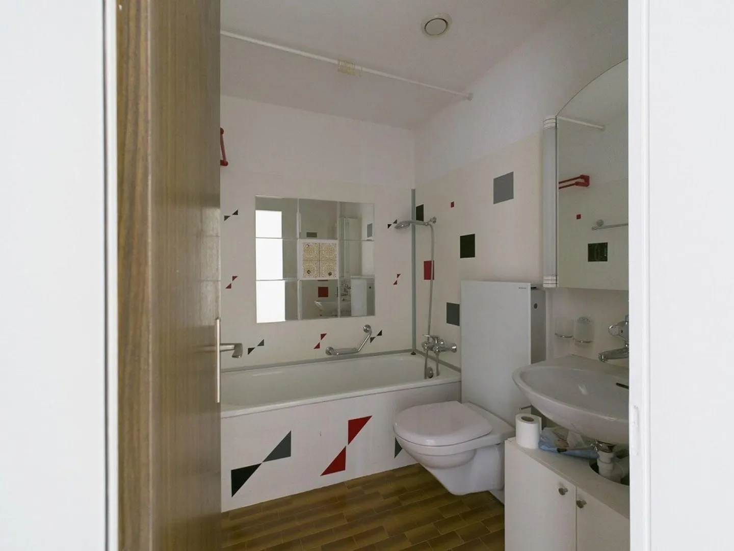 Charmante 4-Zimmer Wohnung in Busswil - Foto 3 von 10