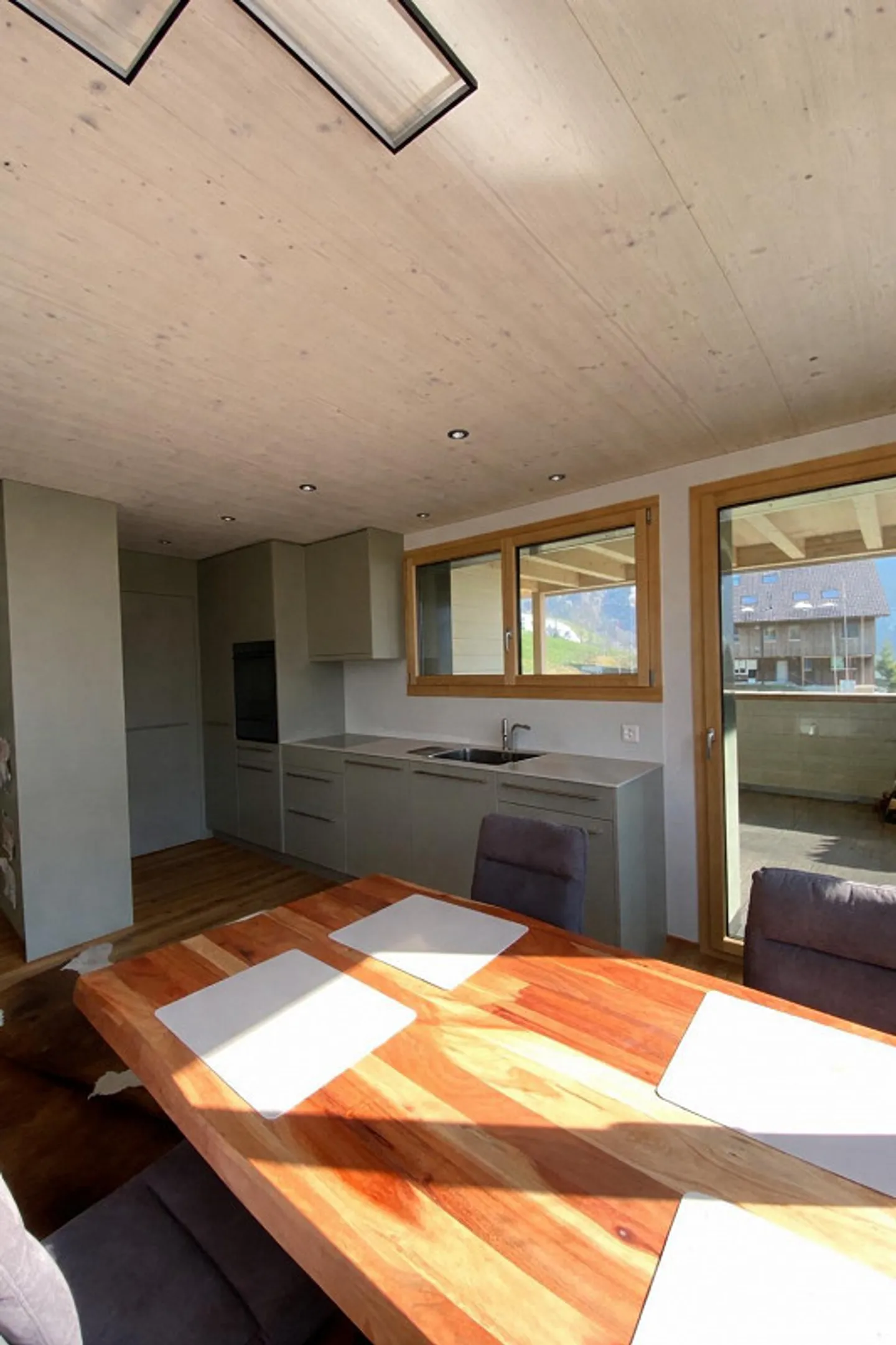 Nuova costruzione moderna, appartamento 2 ½ locali 65m² con balcone e posto auto - Foto 2 di 8