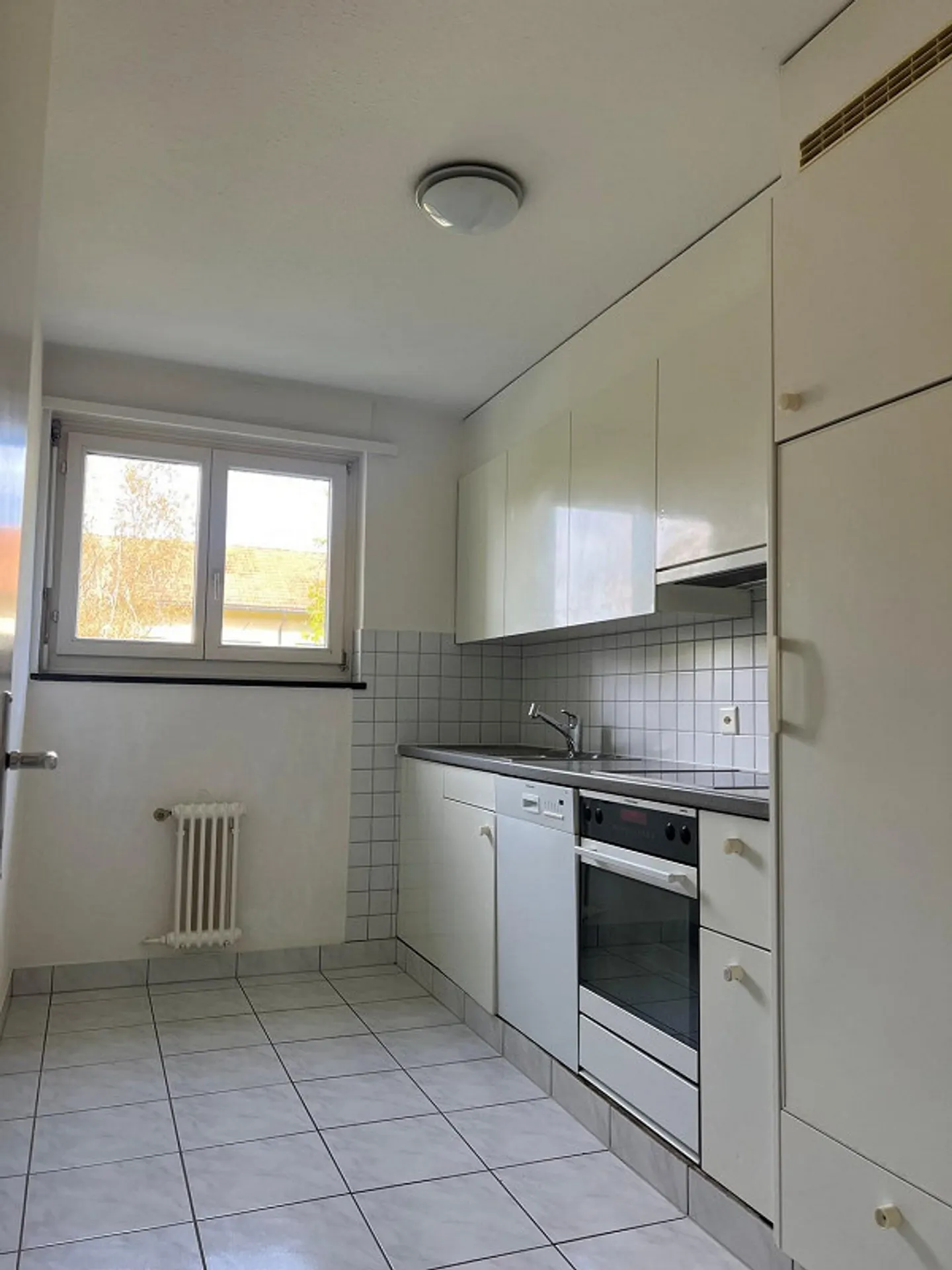 Beautiful 3.5 room apartment near Shopping Arena in St. Gallen - Photo 2 of 6