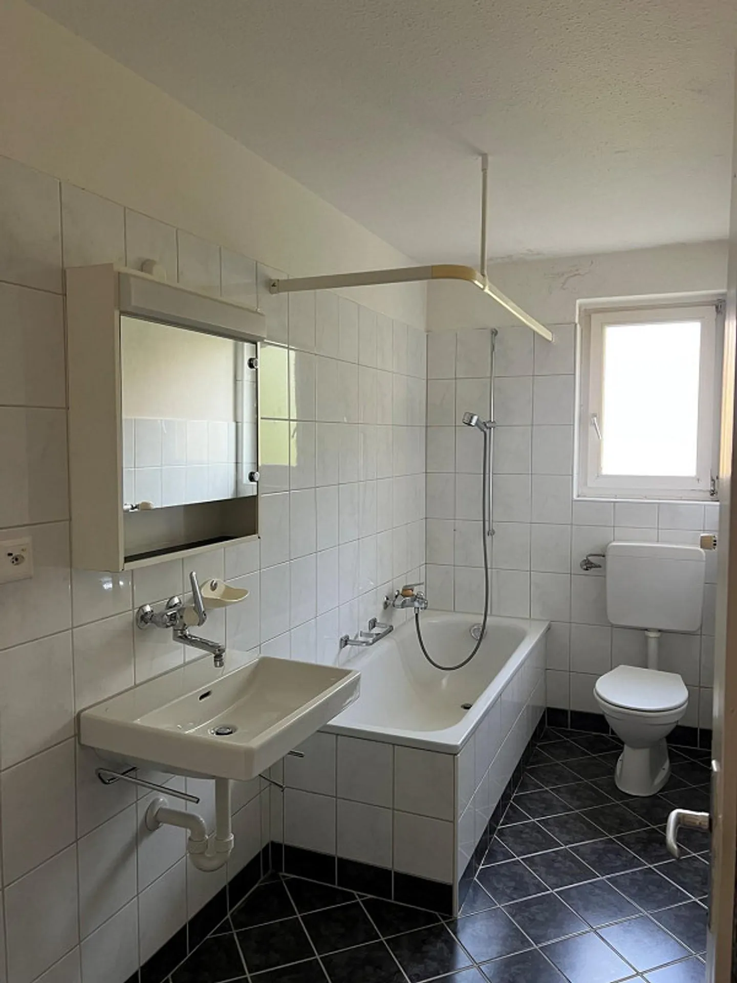 Beautiful 3.5 room apartment near Shopping Arena in St. Gallen - Photo 3 of 6