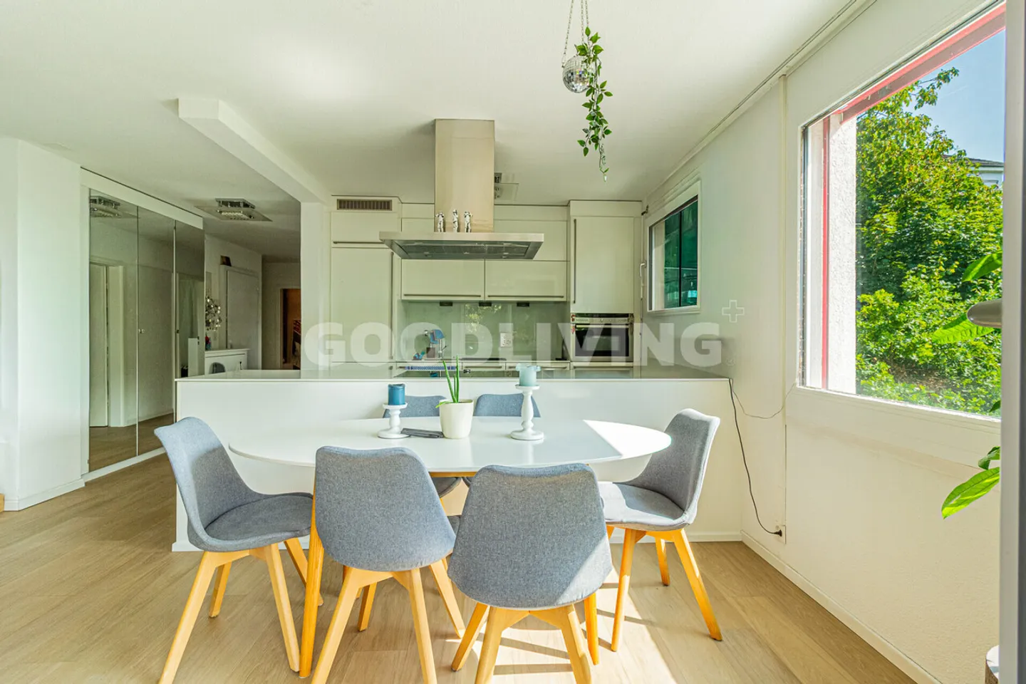 Vivere con vista e loggia - Foto 3 di 7