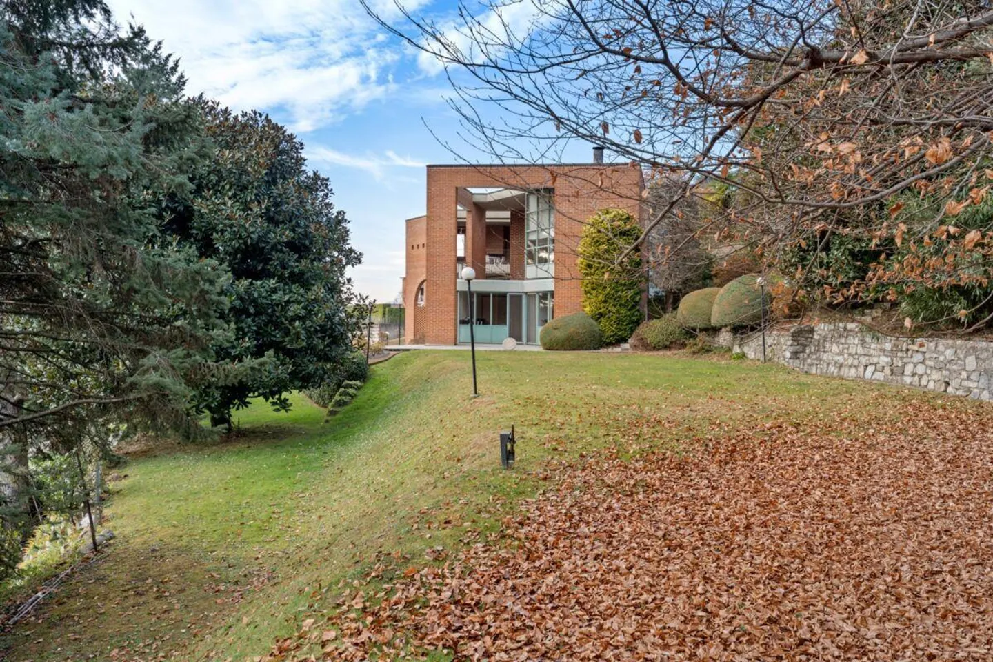 Stunning villa with large garden and view - Photo 29 of 30