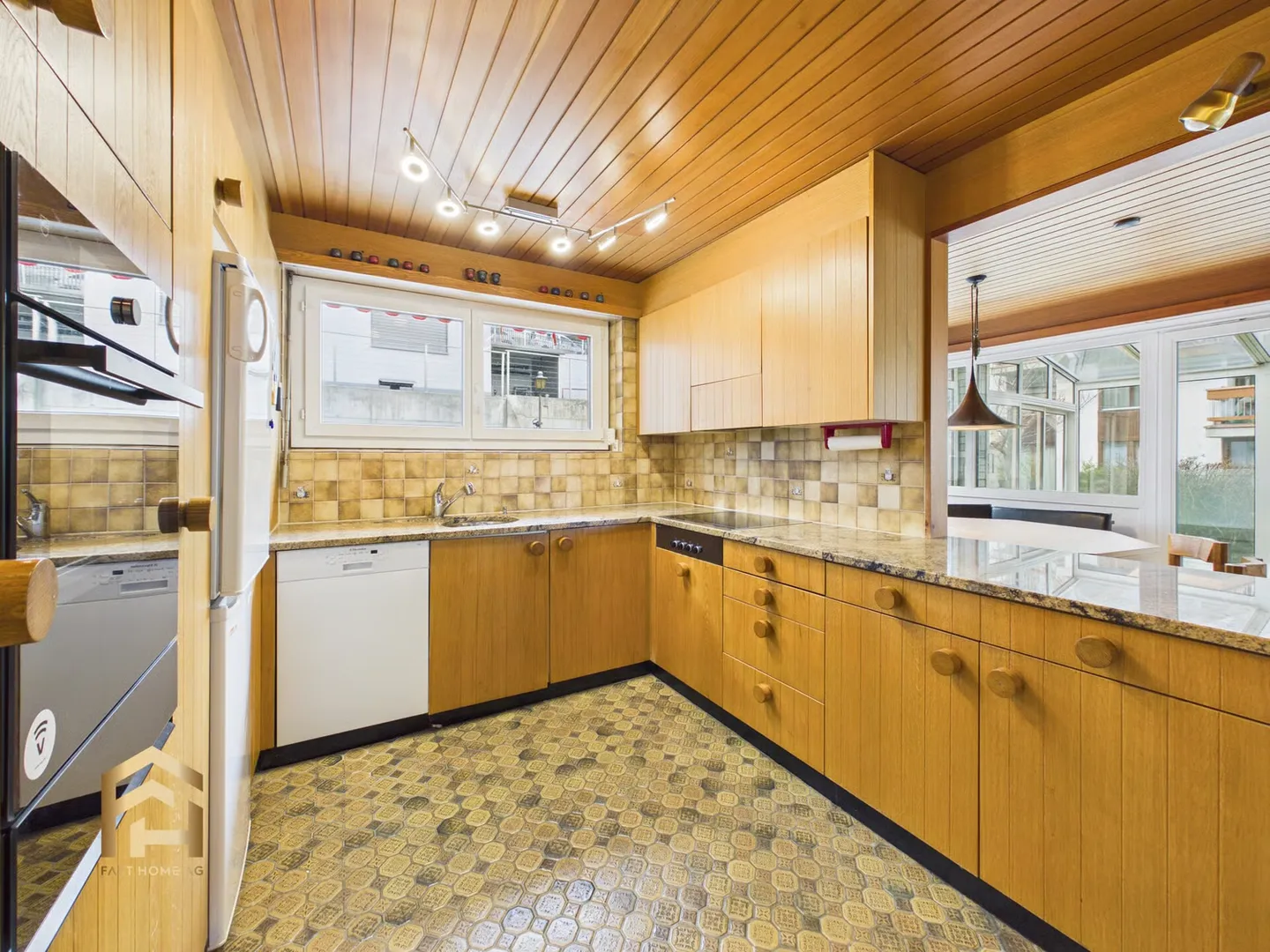 Charming Single-Family Home with Conservatory and Plenty of Surroundings - Photo 5 of 13