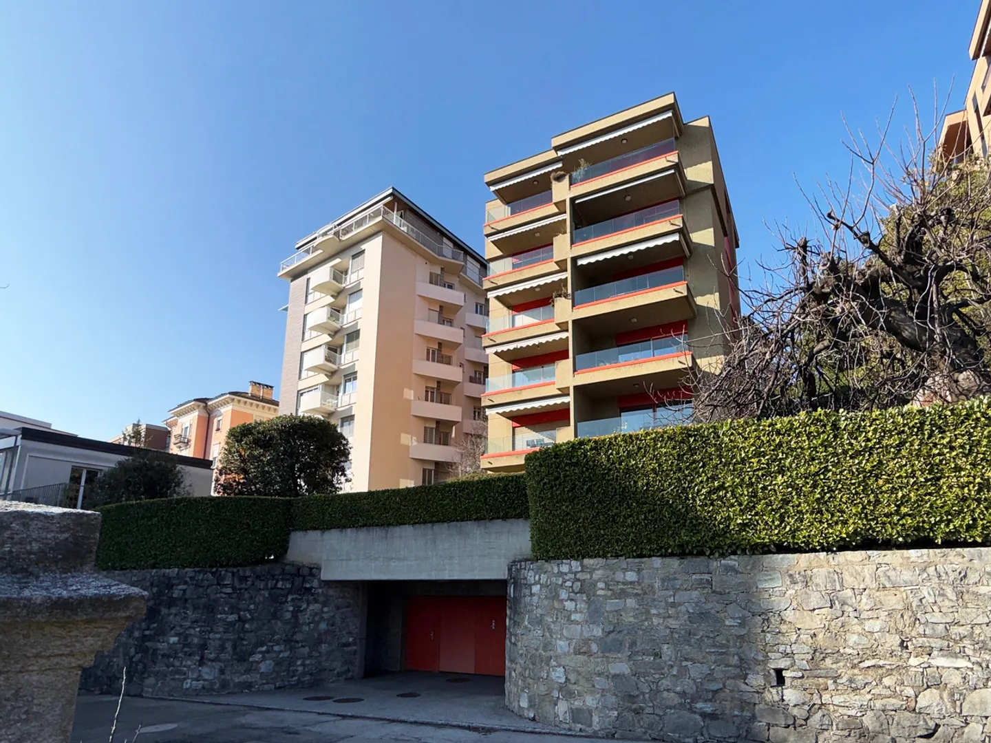 Charming Apartment with Lake View - Photo 16 of 16