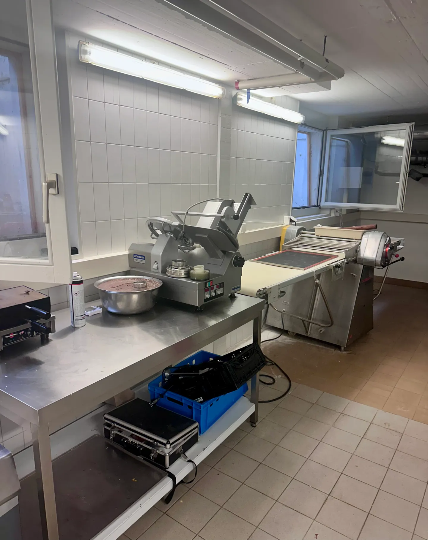 Charming Bakery with Laboratory - Photo 2 of 5