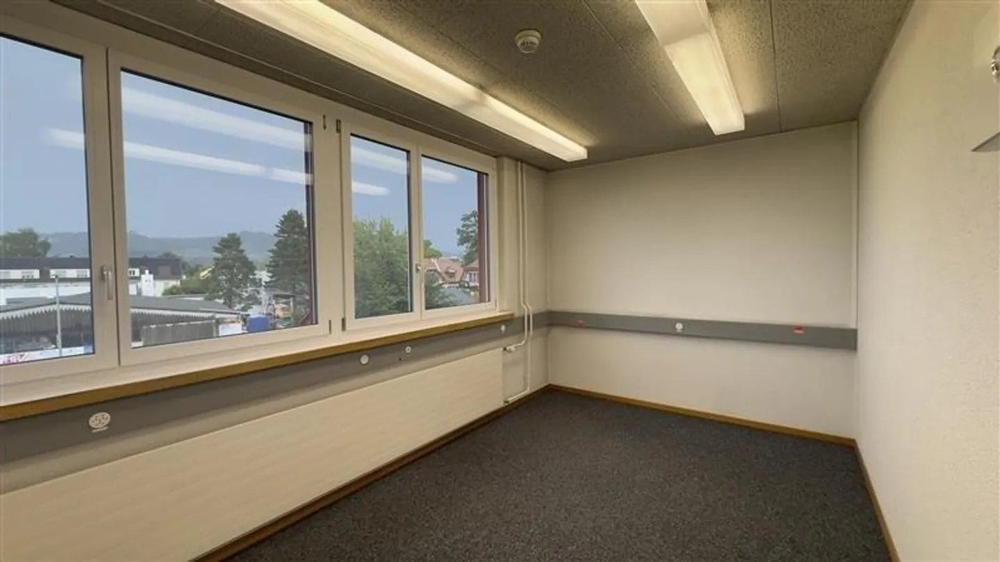 Your office space in the central area - Photo 2 of 4