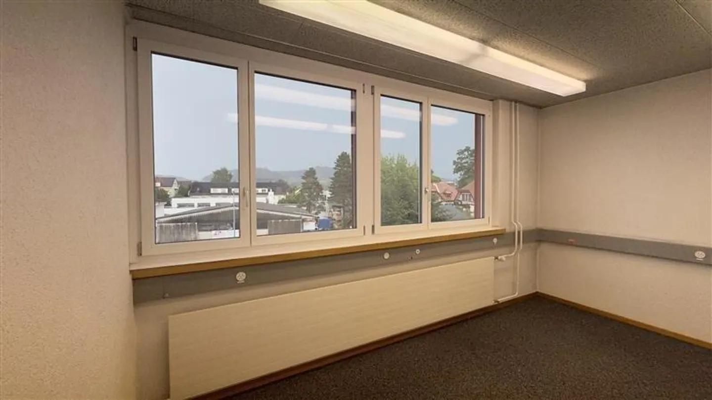 Your office space in the central area - Photo 3 of 4
