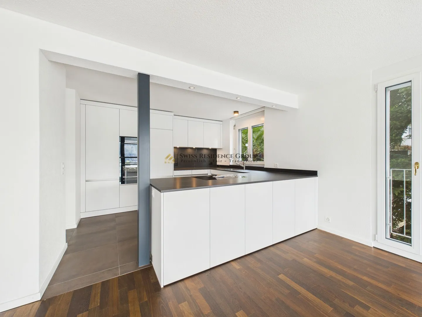 A Home Above the Rooftops: Dreamy, Renovated Maisonette with Panoramic Mountain Backdrop - Photo 6 of 21