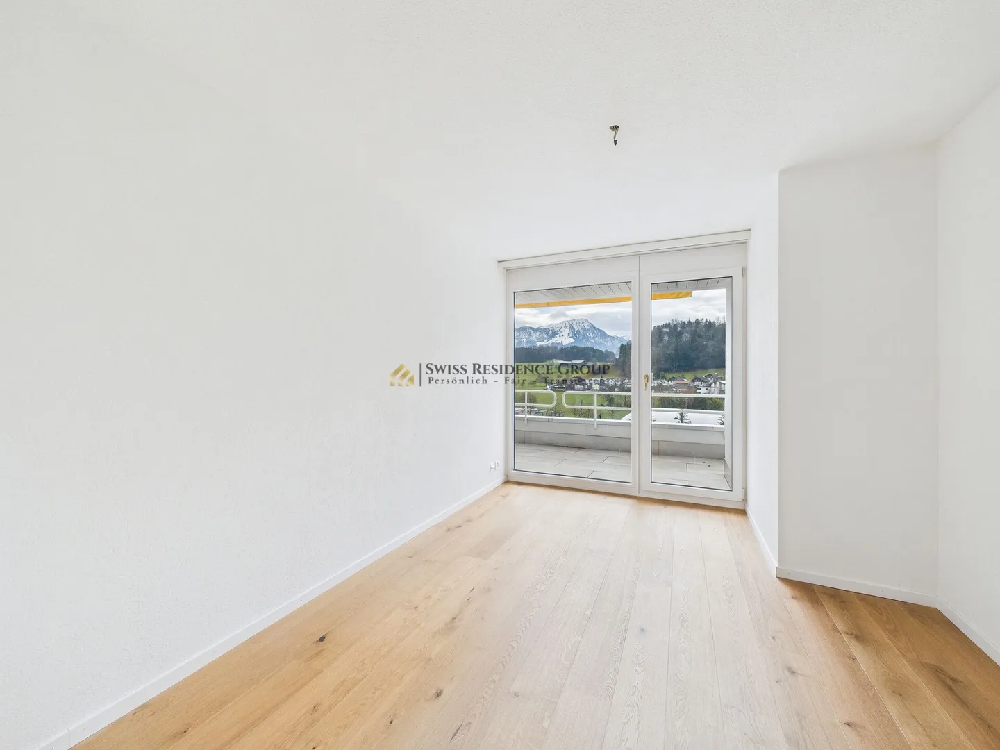 A Home Above the Rooftops: Dreamy, Renovated Maisonette with Panoramic Mountain Backdrop - Photo 14 of 21
