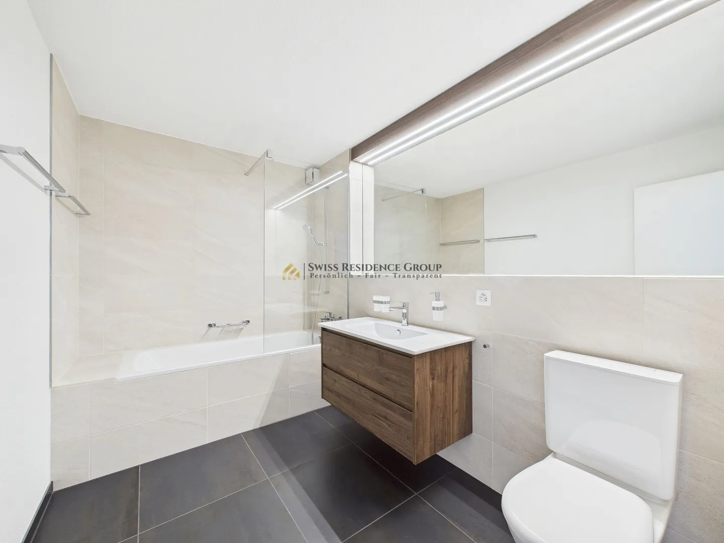 A Home Above the Rooftops: Dreamy, Renovated Maisonette with Panoramic Mountain Backdrop - Photo 15 of 21