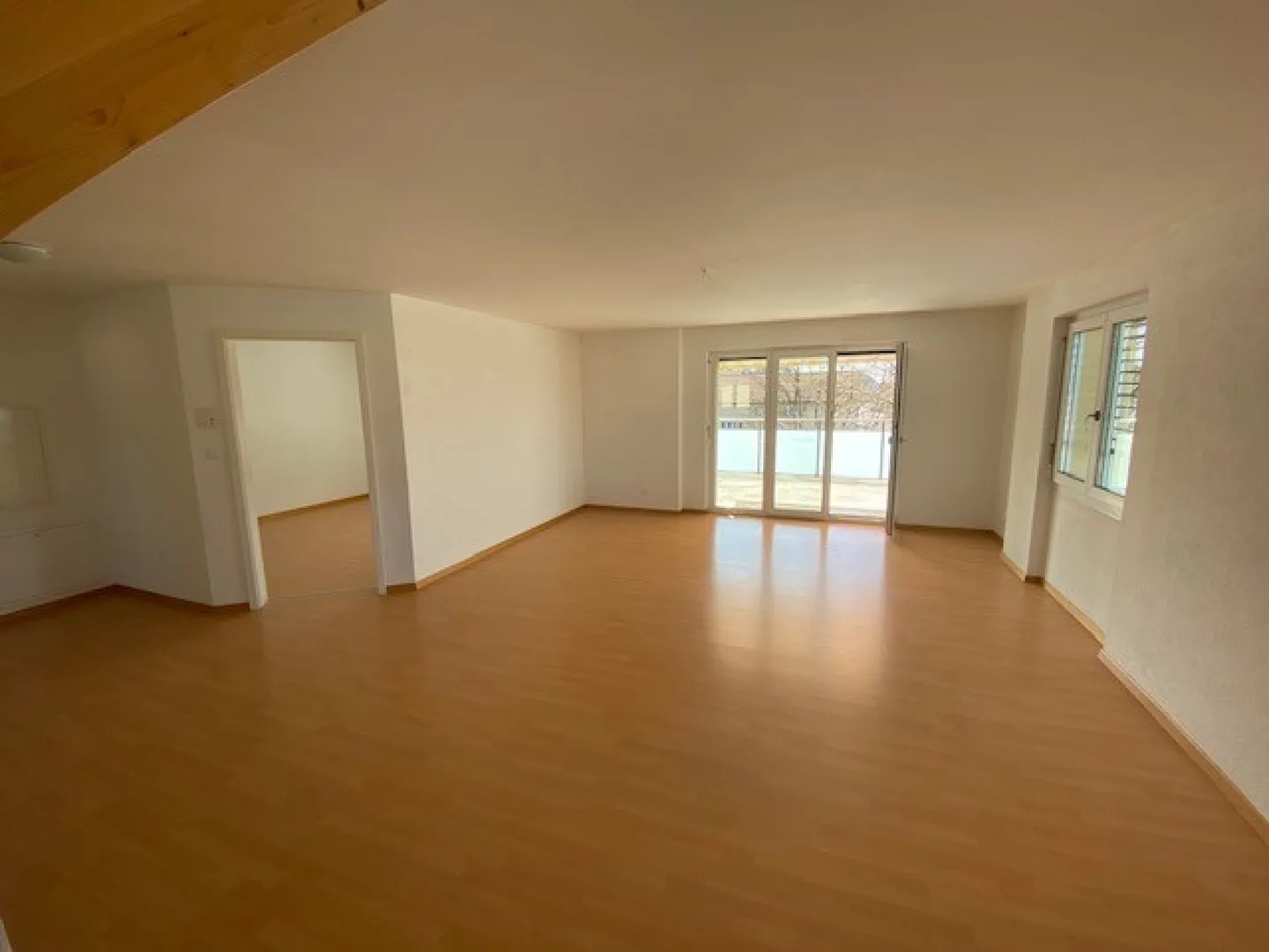 Appartement moderne de 3,5 pièces avec grand balcon - Photo 4 sur 8